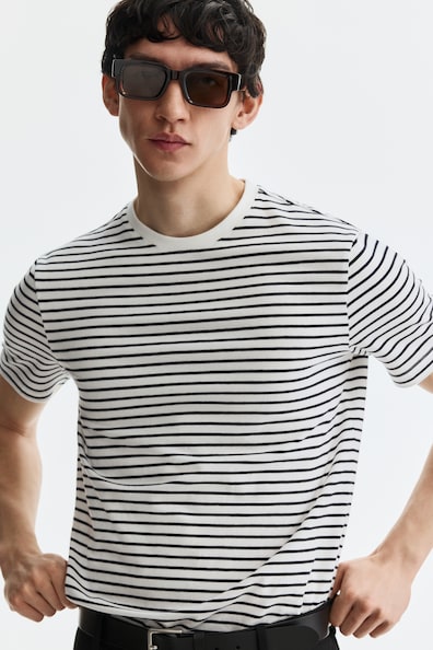 スリムフィットTシャツ