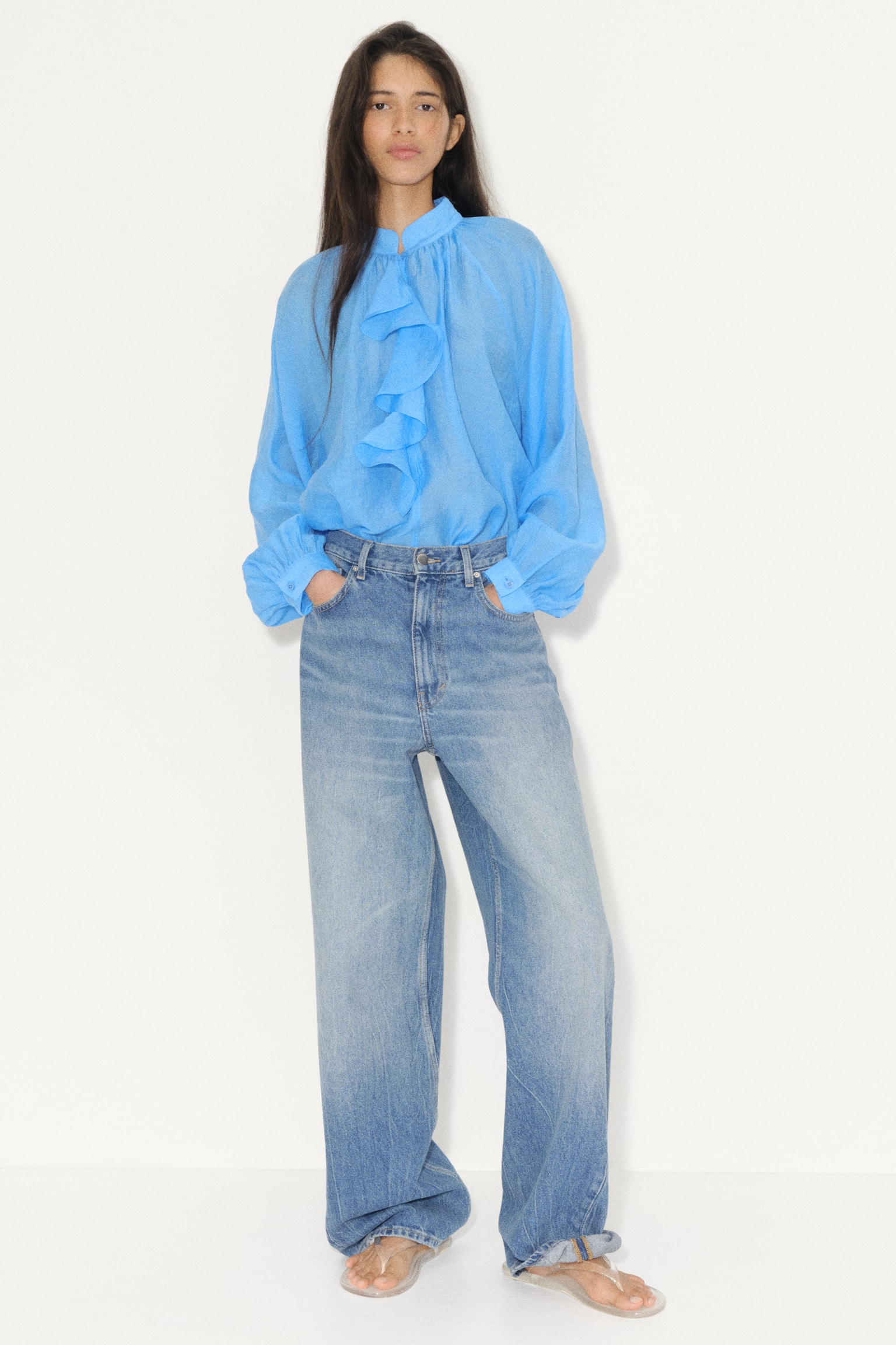 Женская блузка H&M Flounced Lyocell-Blend Blouse, цвет: Яркий синий — фото 4