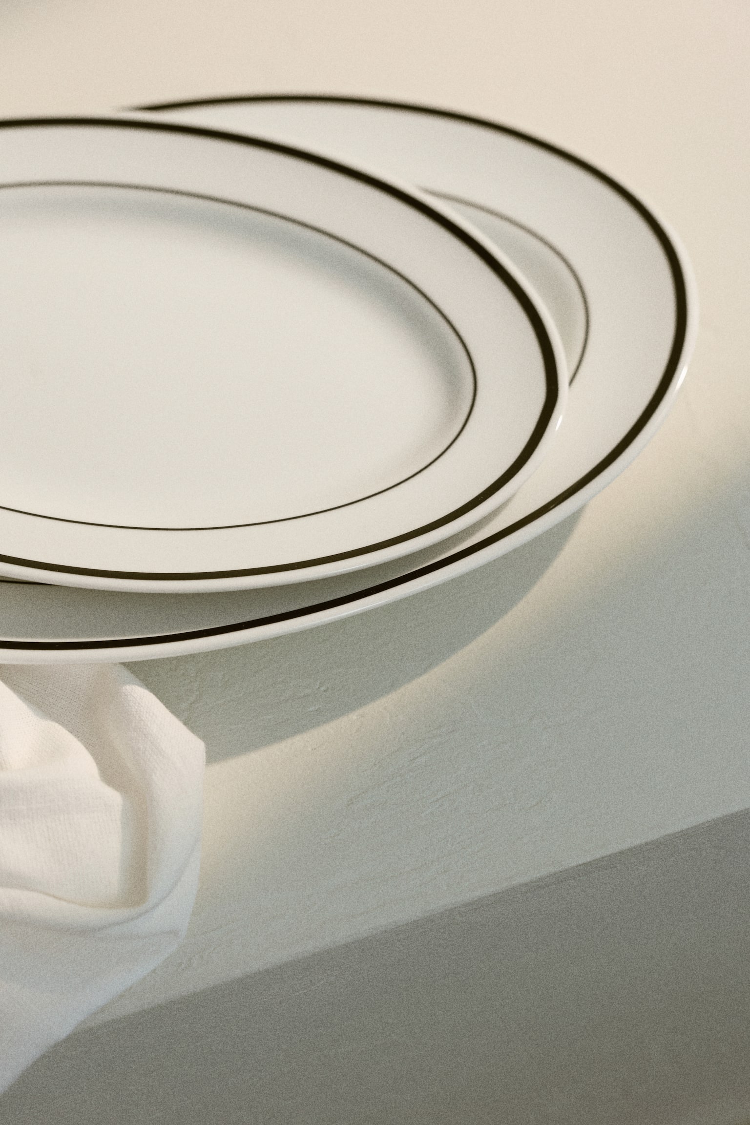 Velký porcelánový servírovací talíř 2 kusy - Bílá/černá/Bílá/modrá/Bílá/červená - 1