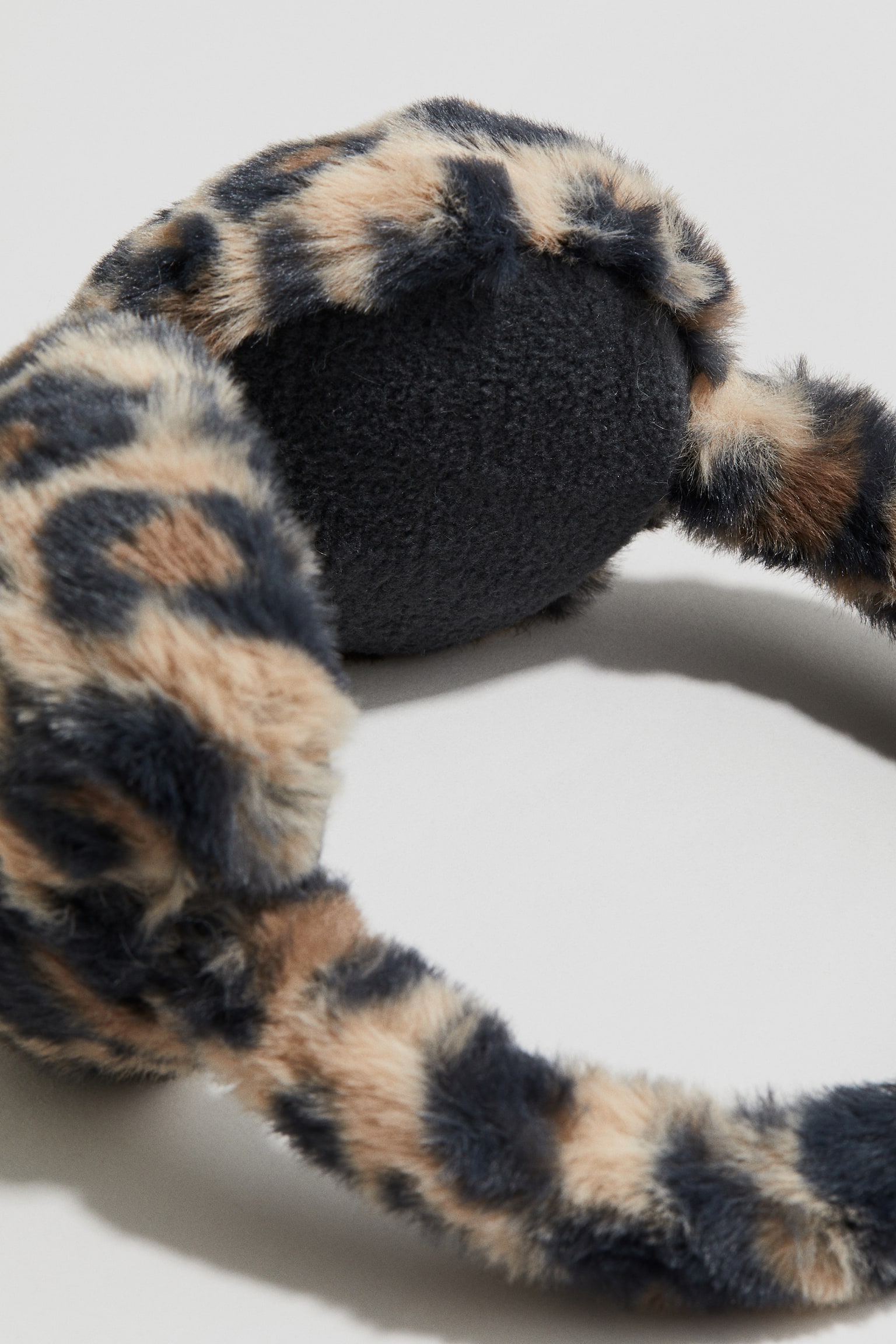 מחממי אוזניים פרוותיים - בז'/מנומר/לבן/שחור - 2