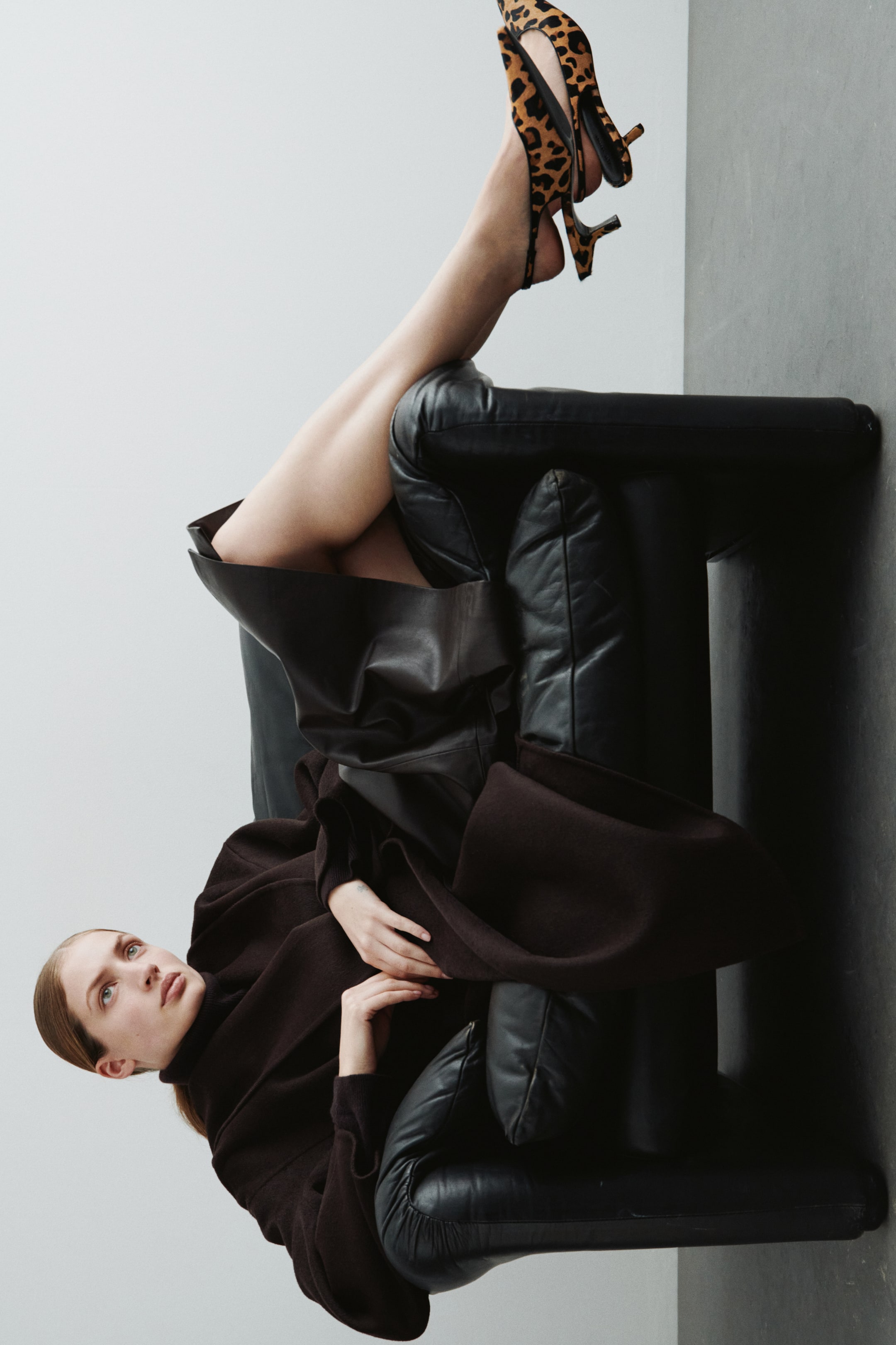 Vis større bilde: Slingbacks i skinn med snellehæl - Beige/Imitert leopard - DAME | H&M NO 2