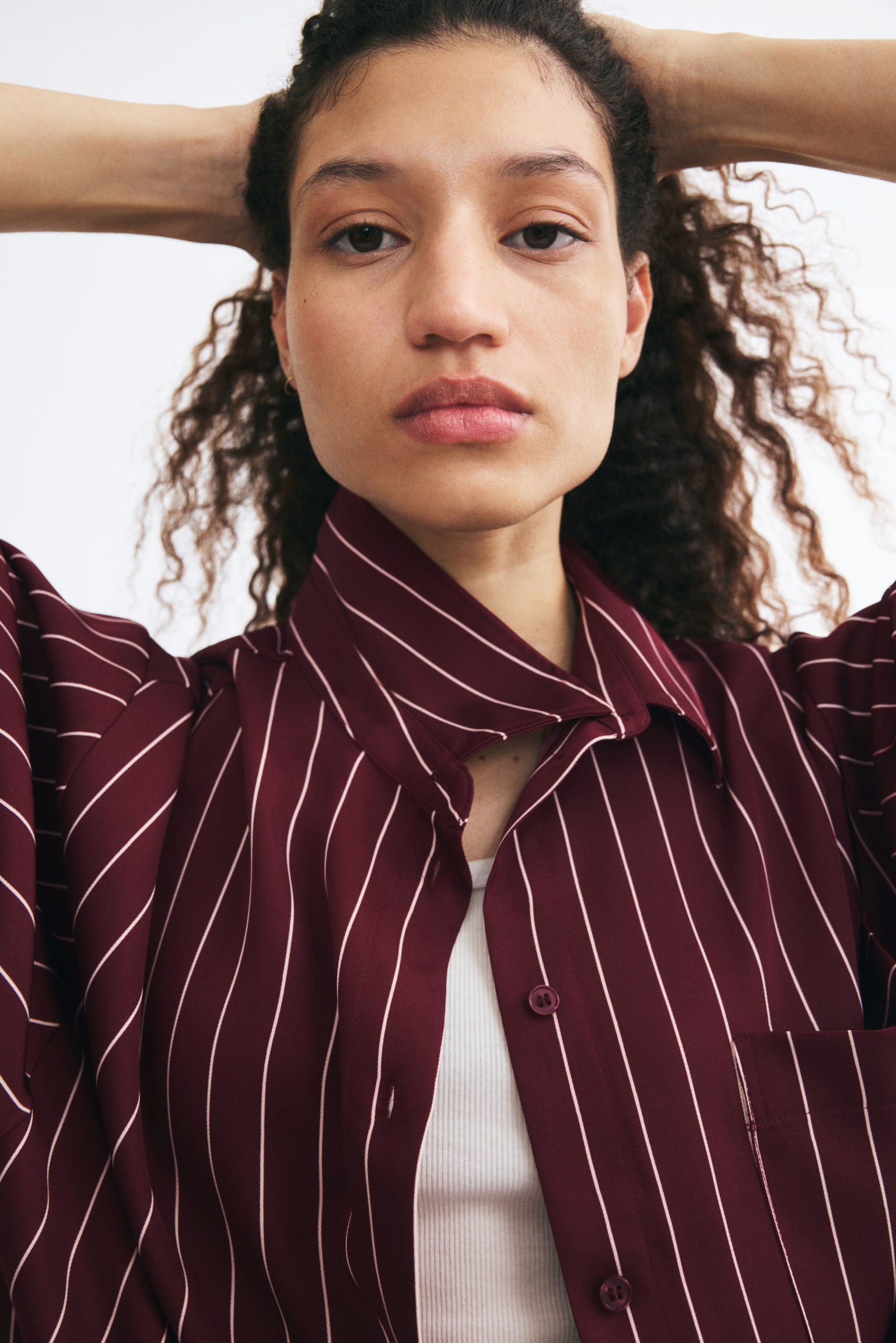 Женская рубашка H&M Loose-Fit Twill, цвет: Бордовый / Полосатый — фото 4