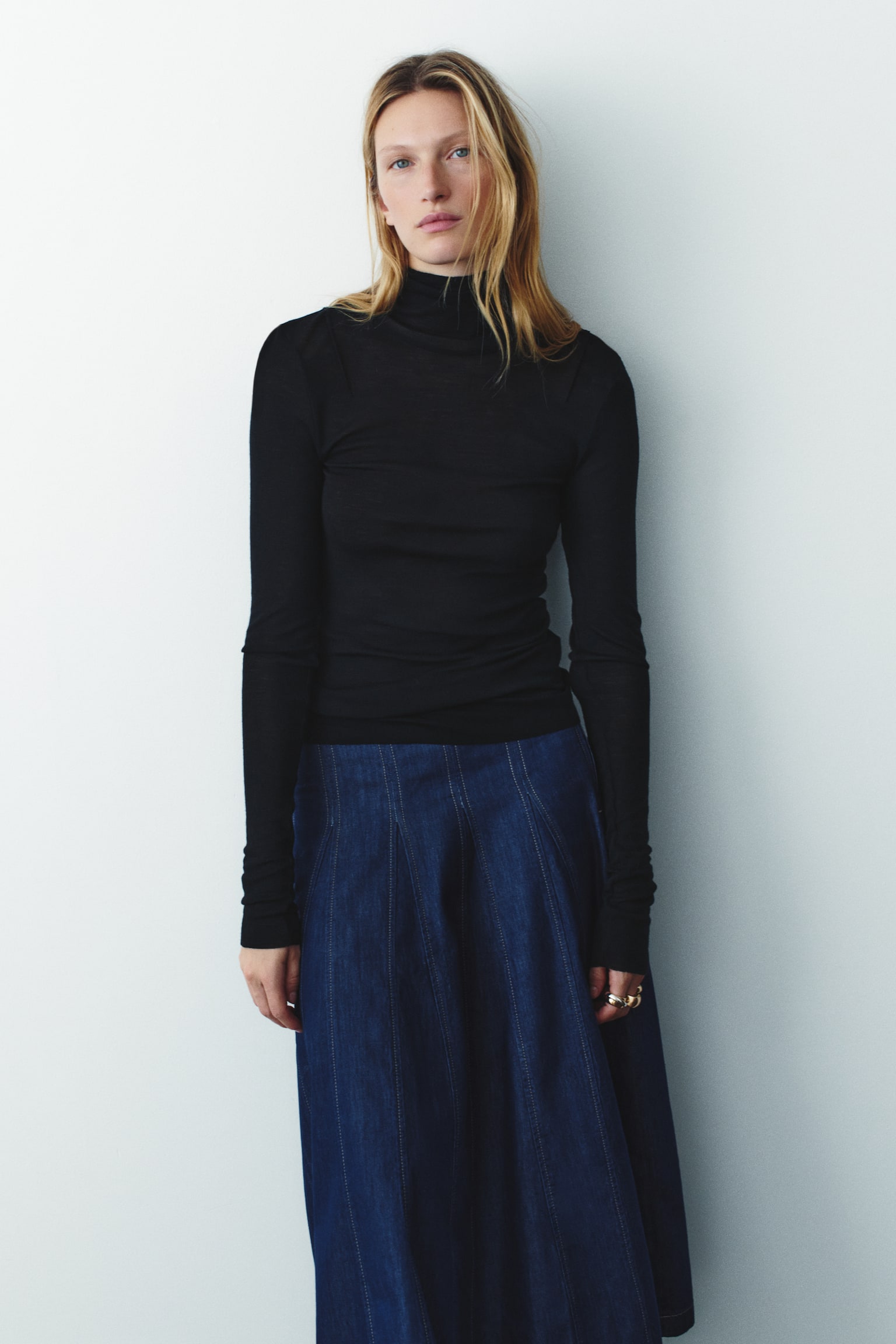 Женская юбка H&M Pleated Denim Skirt, цвет: Тёмный джинсовый синий — фото 3