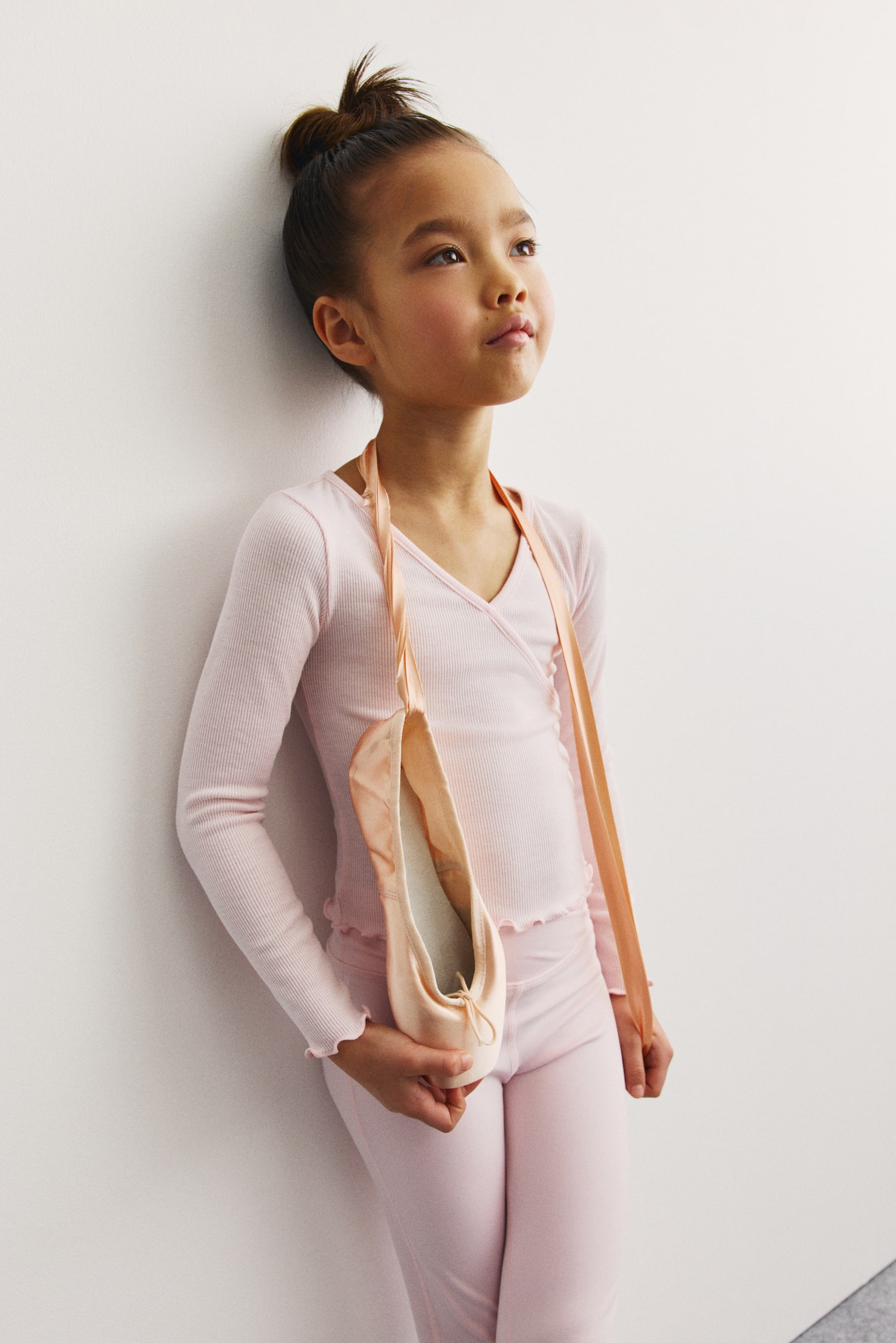 Top deportivo con diseño cruzado - Rosa claro/Morado tenue/Crema/Rosa - 1