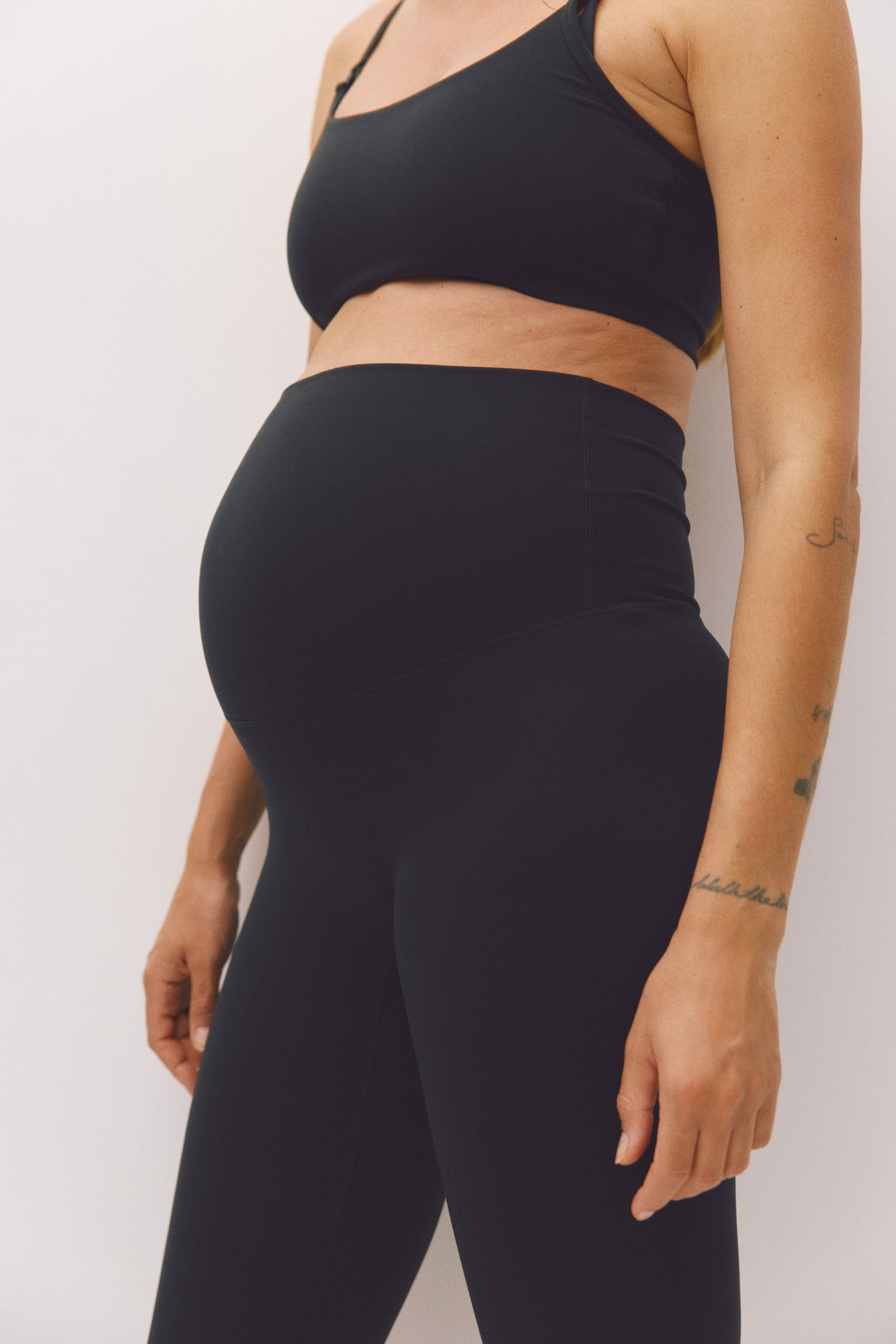 Женские леггинсы H&M Mama Sports Leggings with SoftMove™, цвет: Чёрный — фото 3