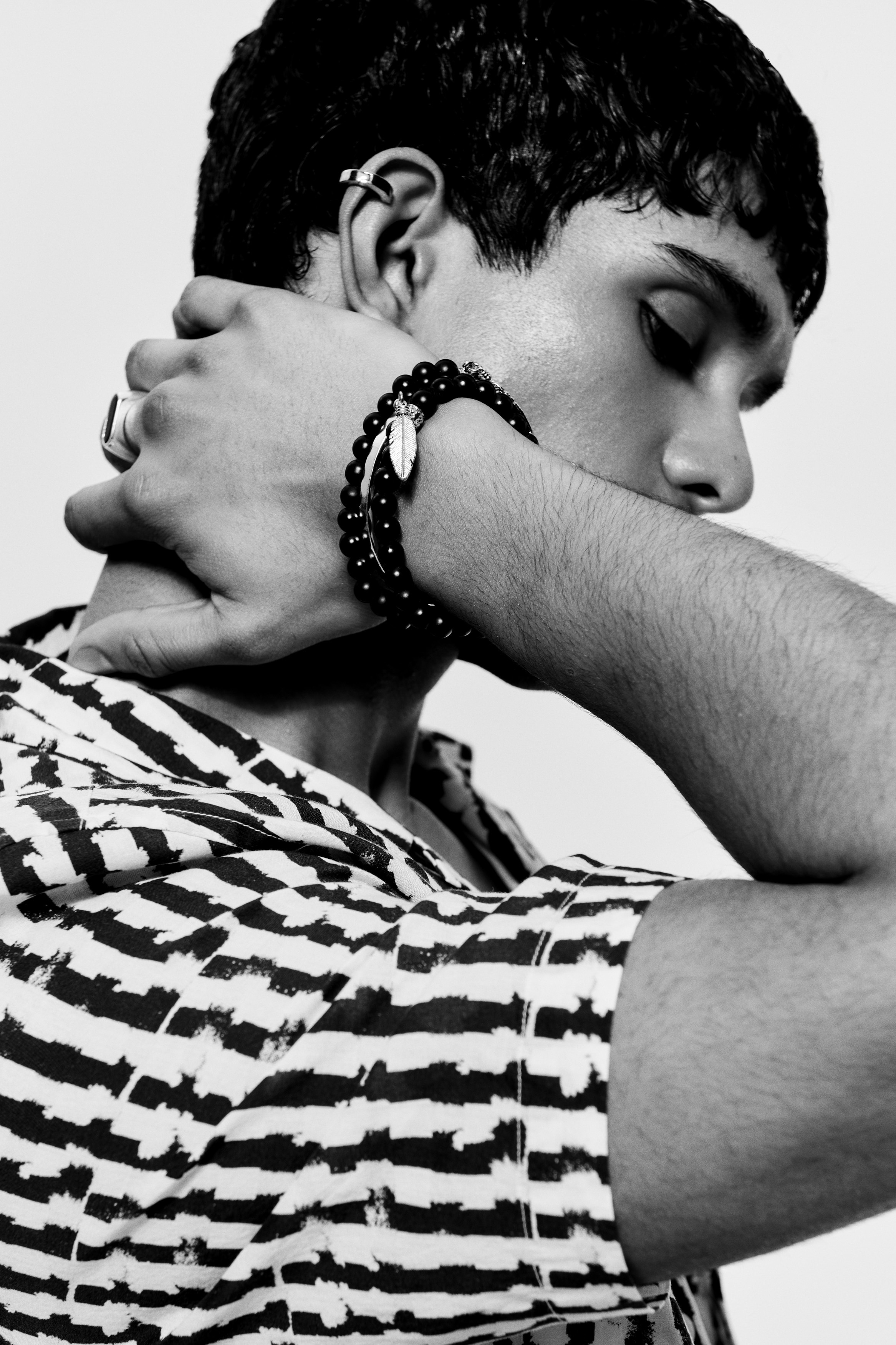 Beaded bracelet - Black/Feather