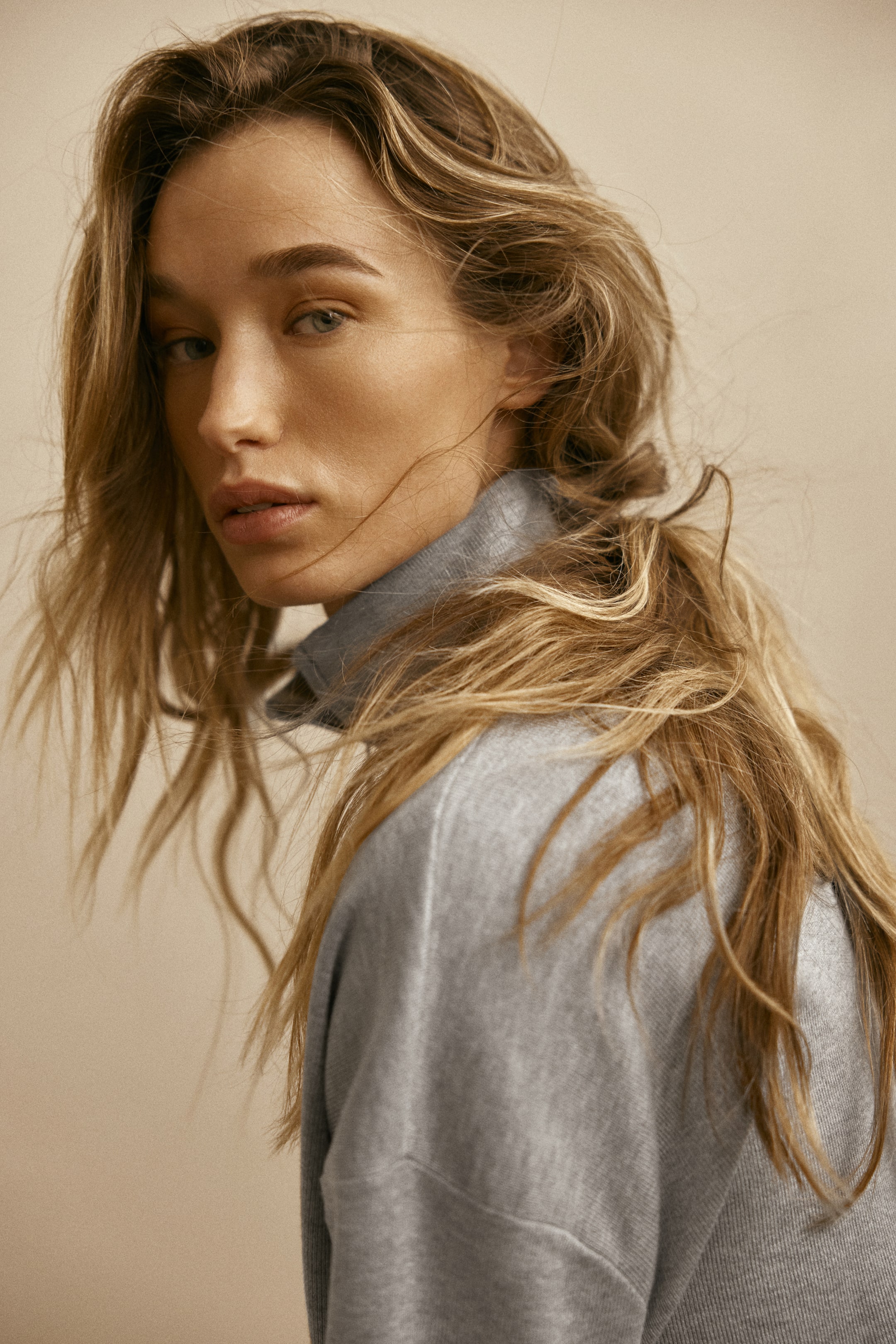 Vezi imaginea mai mare: Pulover supradimensionat cu fermoar scurt - Gri-melanj - FEMEI | H&M RO 4