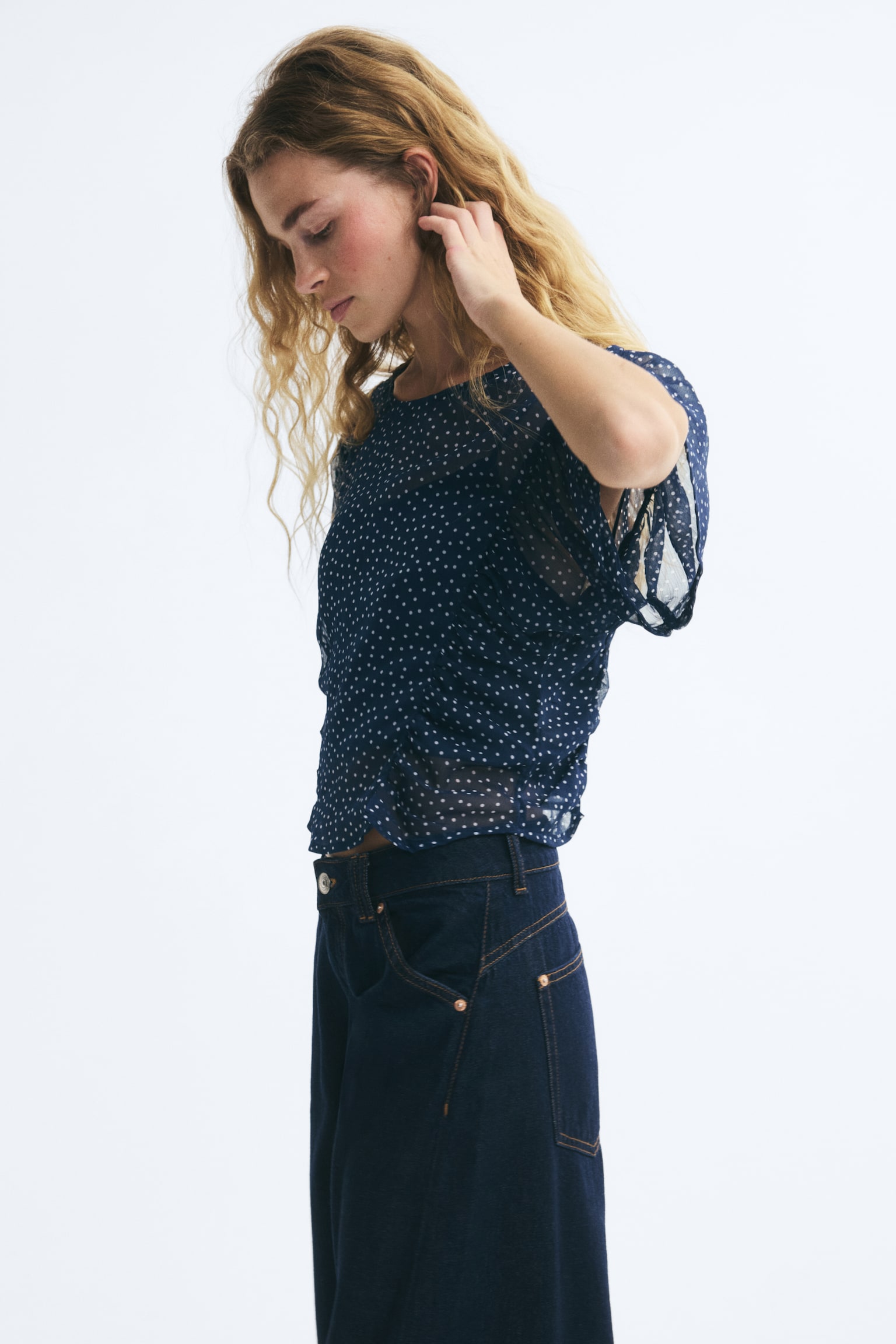 Женская блузка H&M Layered Chiffon, цвет: Тёмный синий / В горошек — фото 5