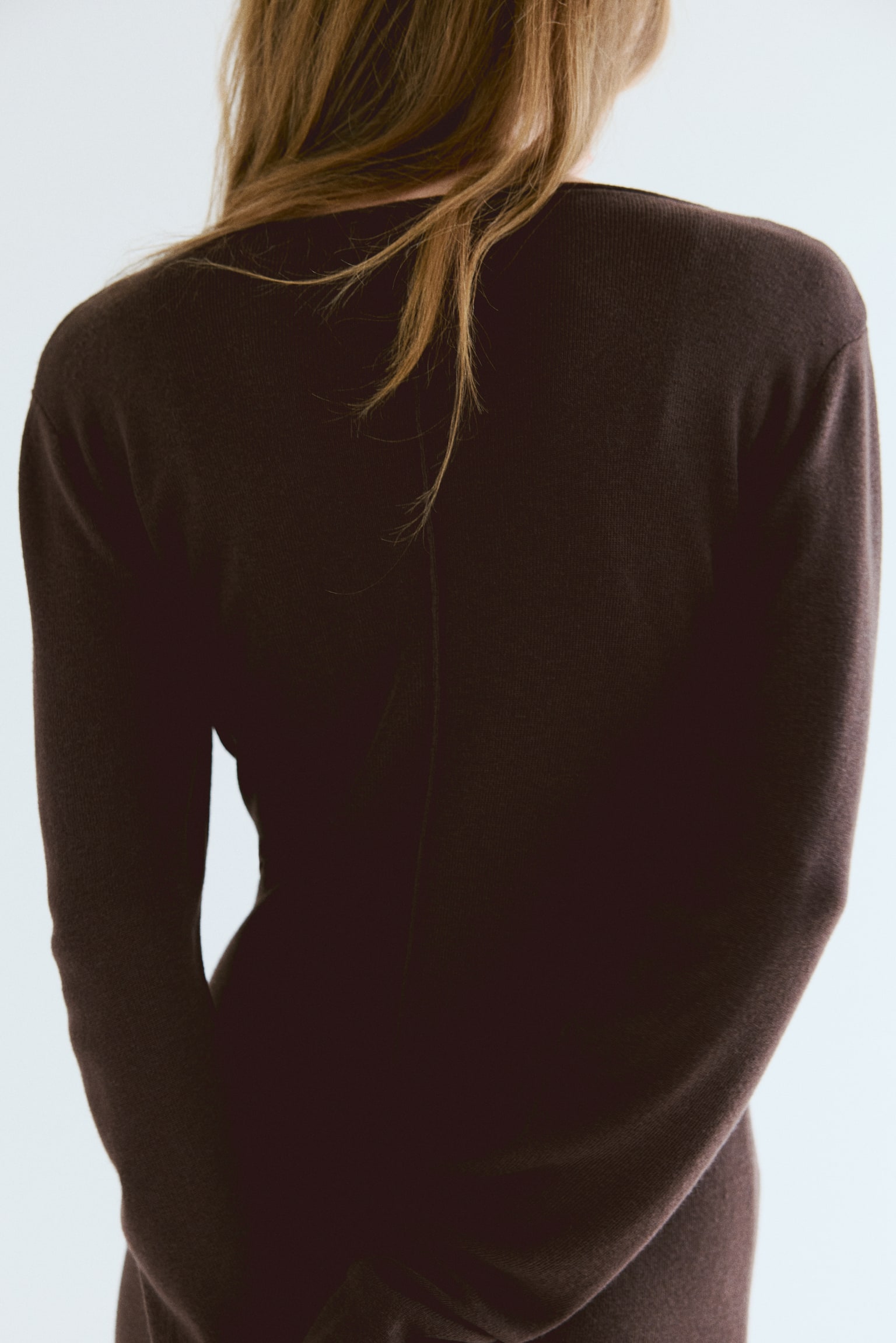 Женское платье H&M Mama Fine-Knit, цвет: Тёмный коричневый — фото 4