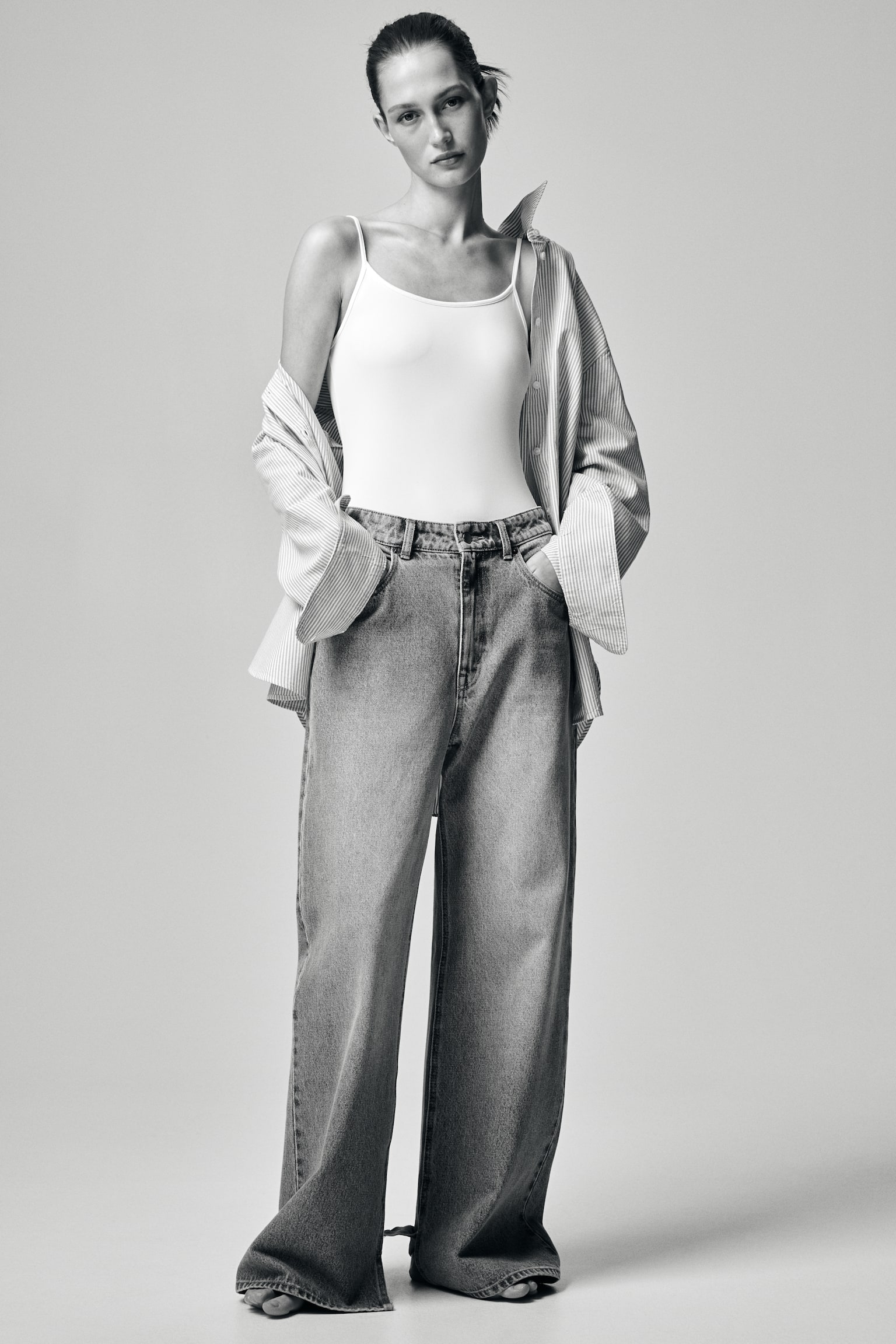 גופיית מיקרופייבר - לבן/בז' אפרפר כהה - 2