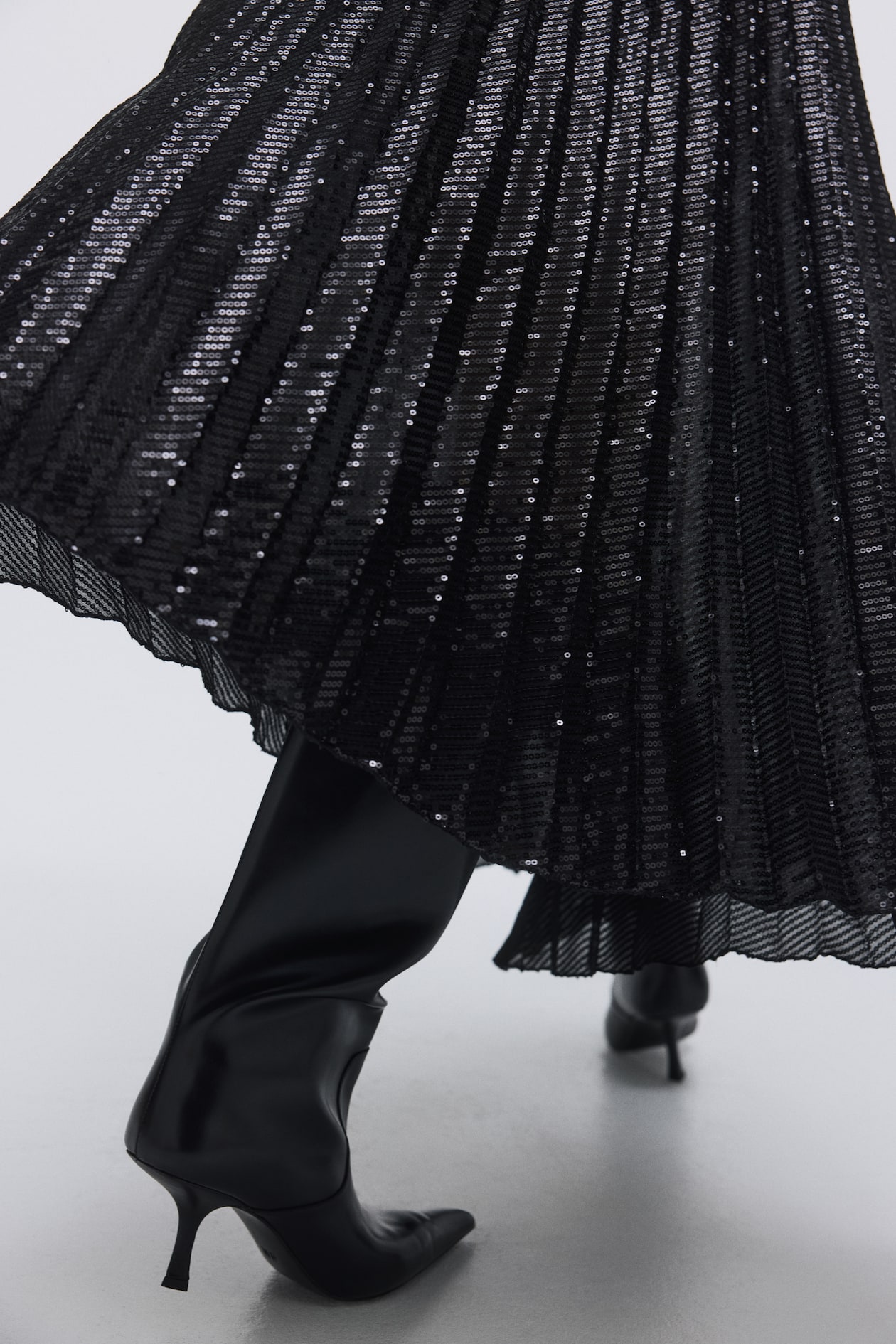 Sequined Plisse Skirt - image 3