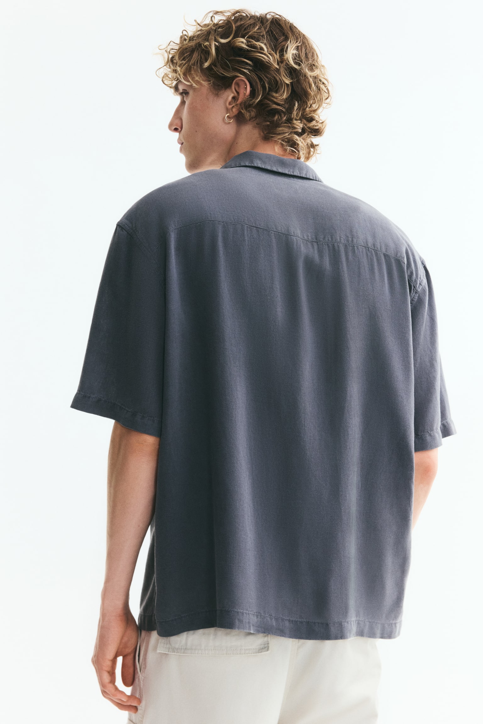 Мужская рубашка H&M Relaxed-Fit Linen-Blend Resort, цвет: Тёмный серый — фото 5