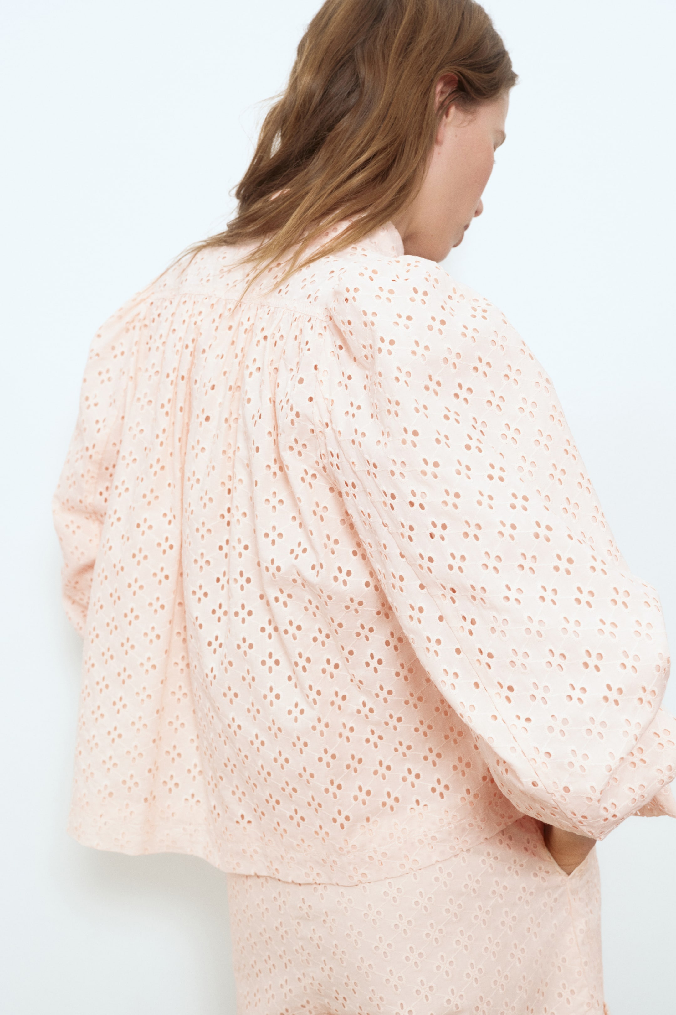 Женские куртки H&M Eyelet-Embroidered Cotton Jacket — фото 7