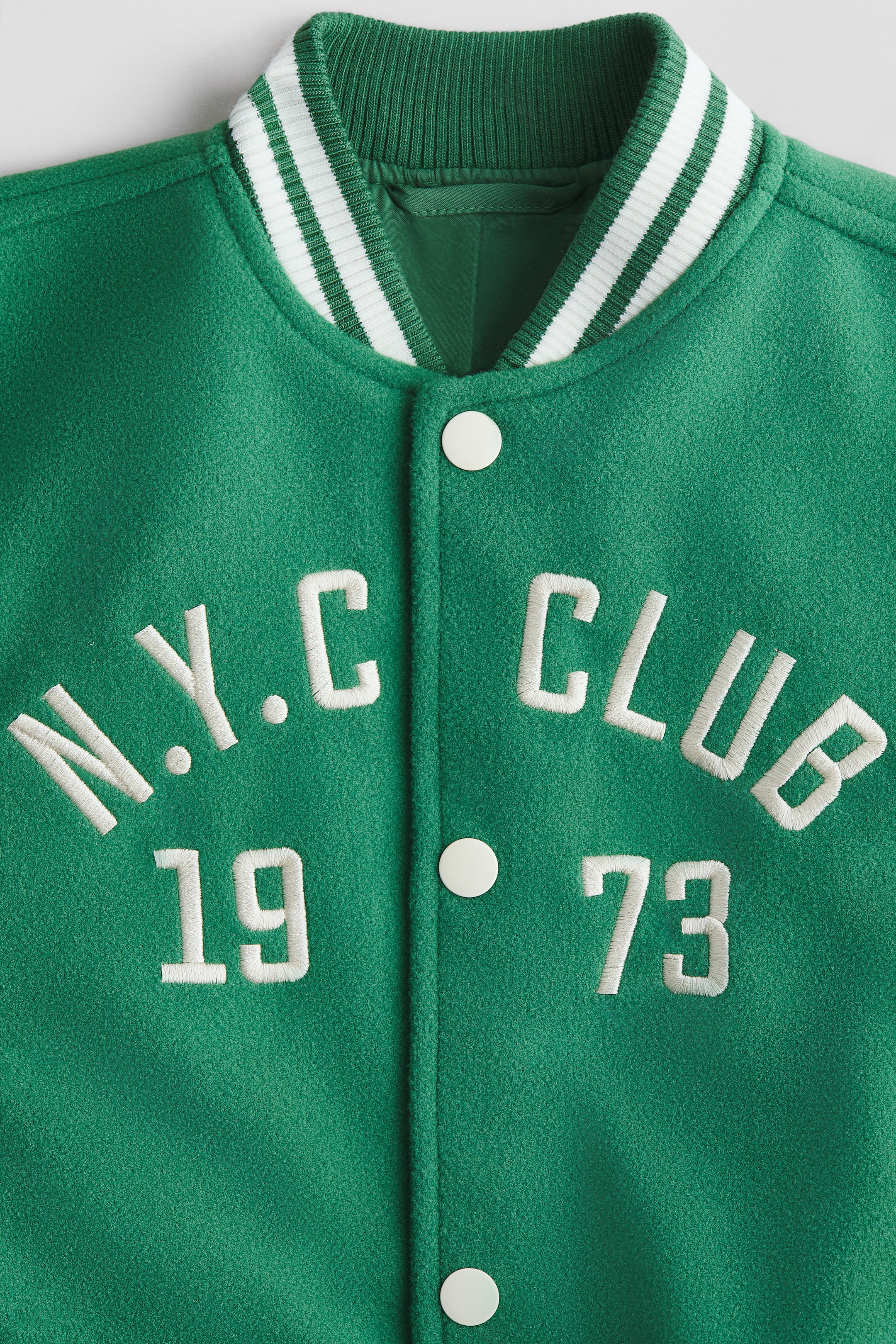 Ampliar la imagen: Chamarra de baseball con diseño - Verde/N.Y.C Club - Kids | H&M MX 5