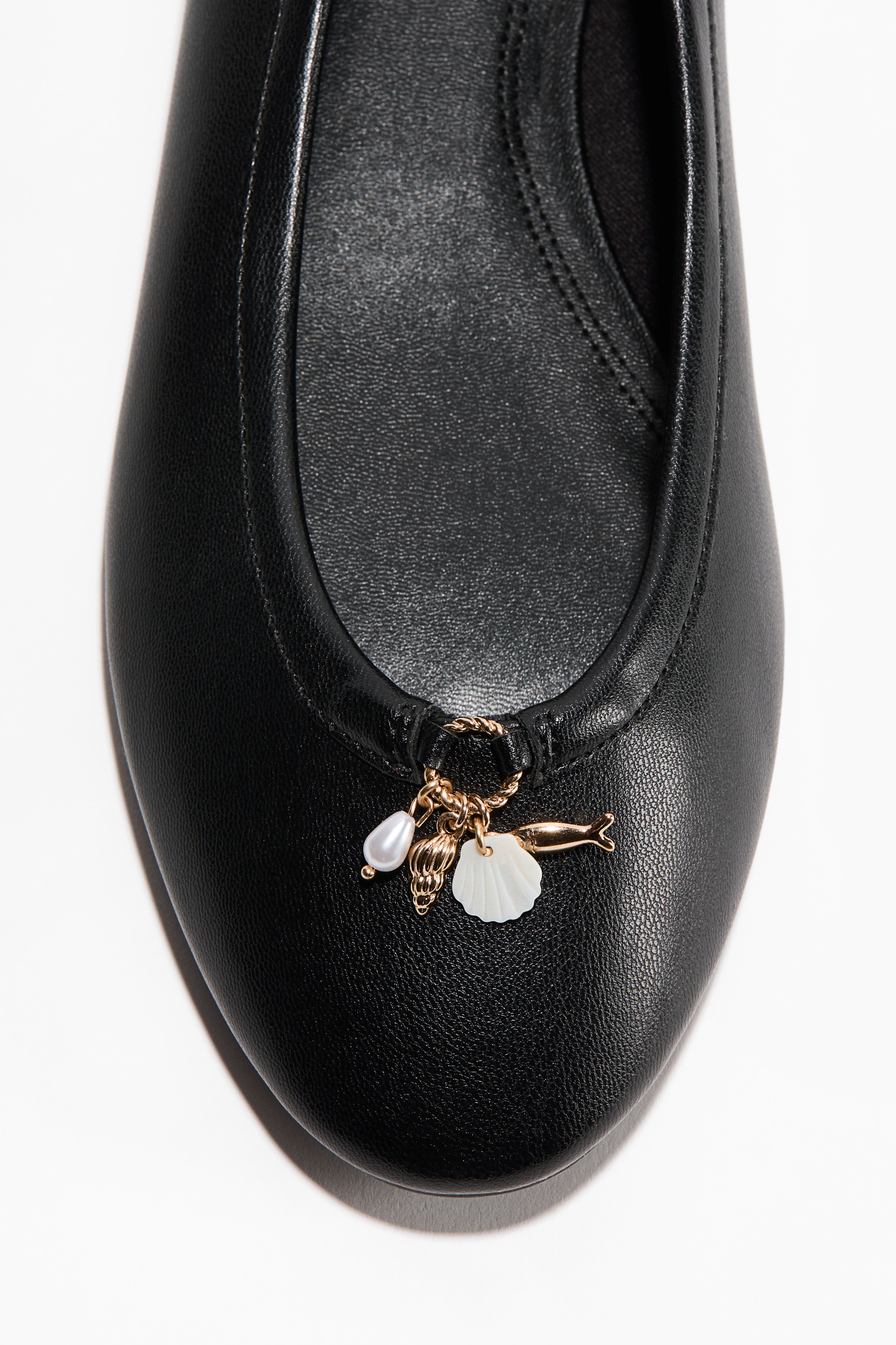 Charm-Detail Flats