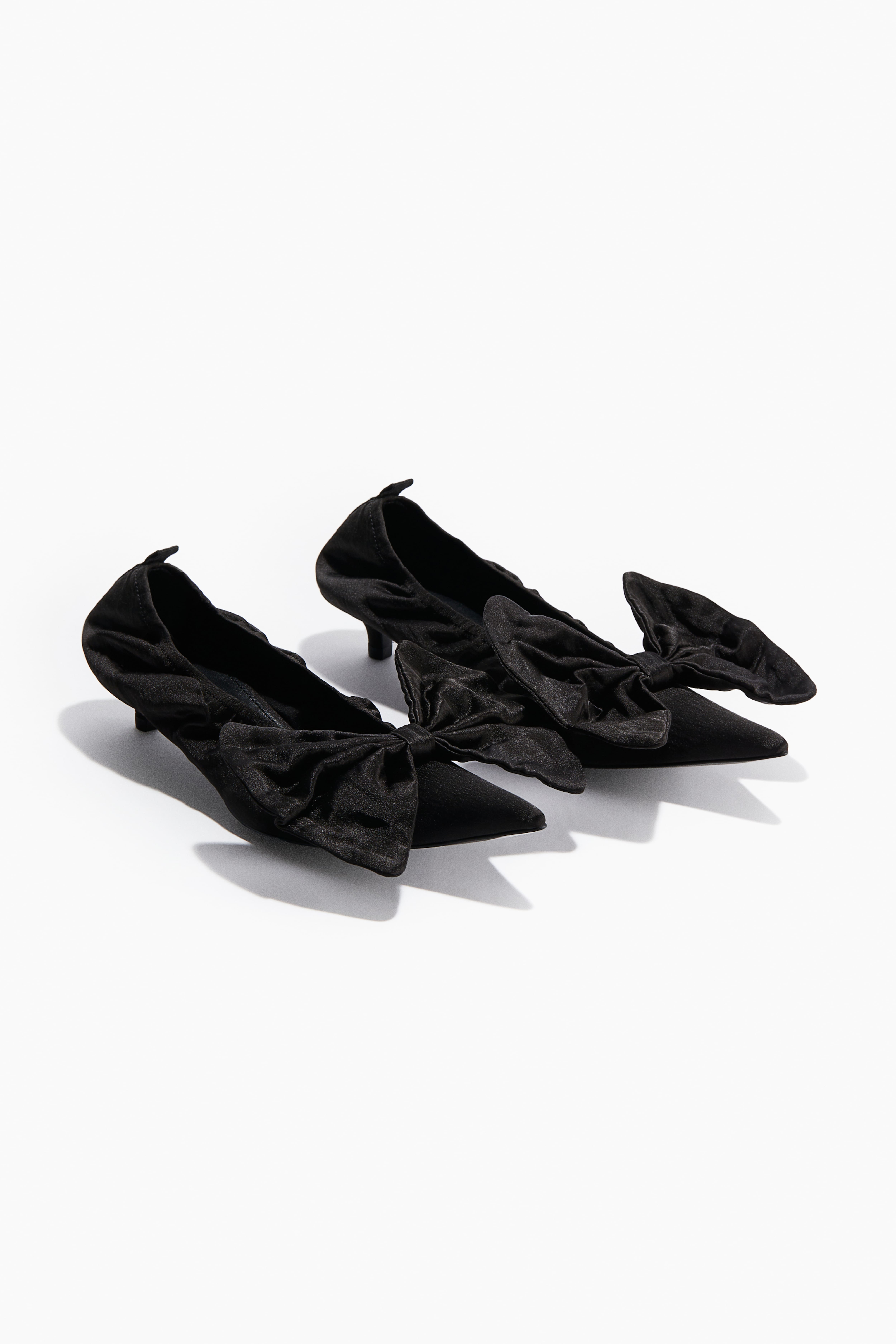 Bow-Detail Pumps