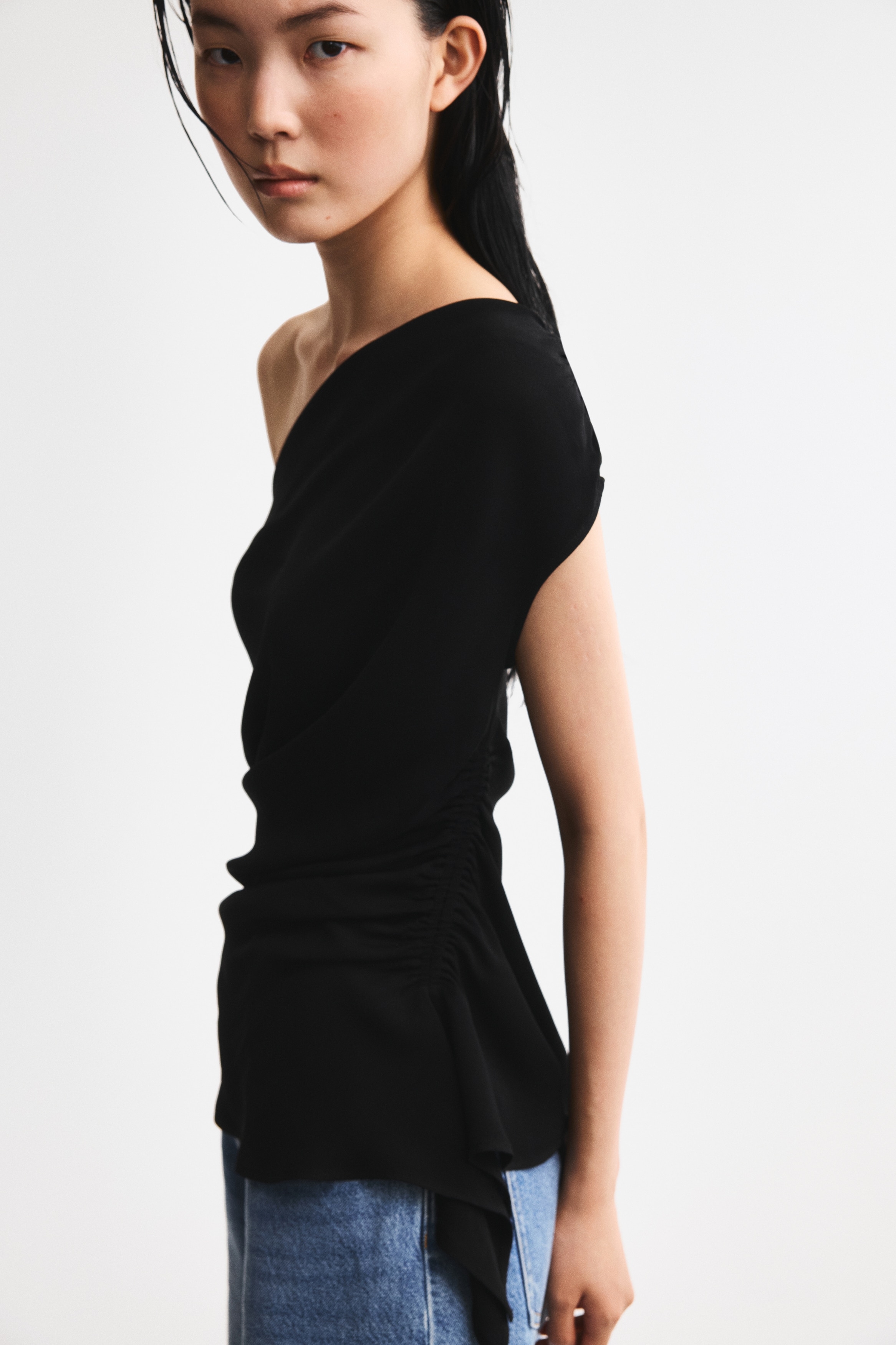Draped one-shoulder top - Black/Dark beige
