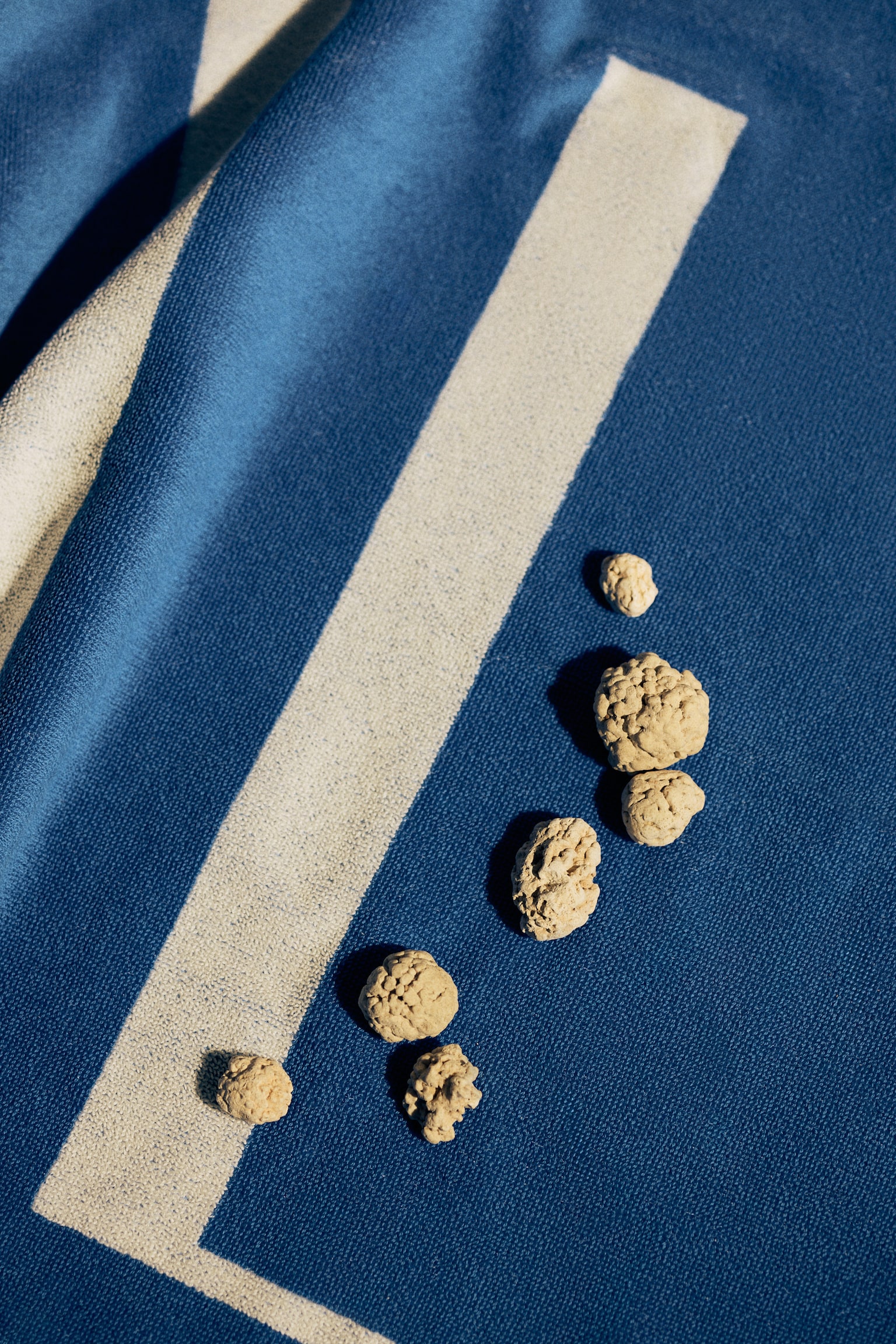 Text-motif cotton beach towel - 1