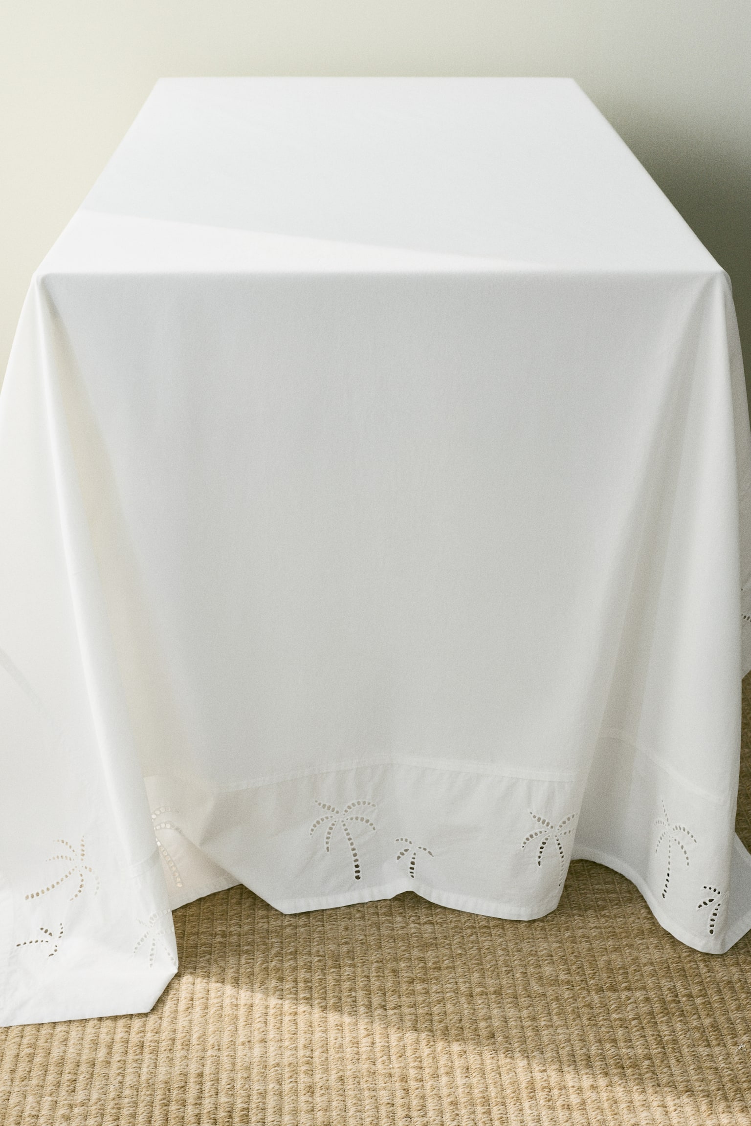 Tablecloth with Eyelet Embroidery - White - 1