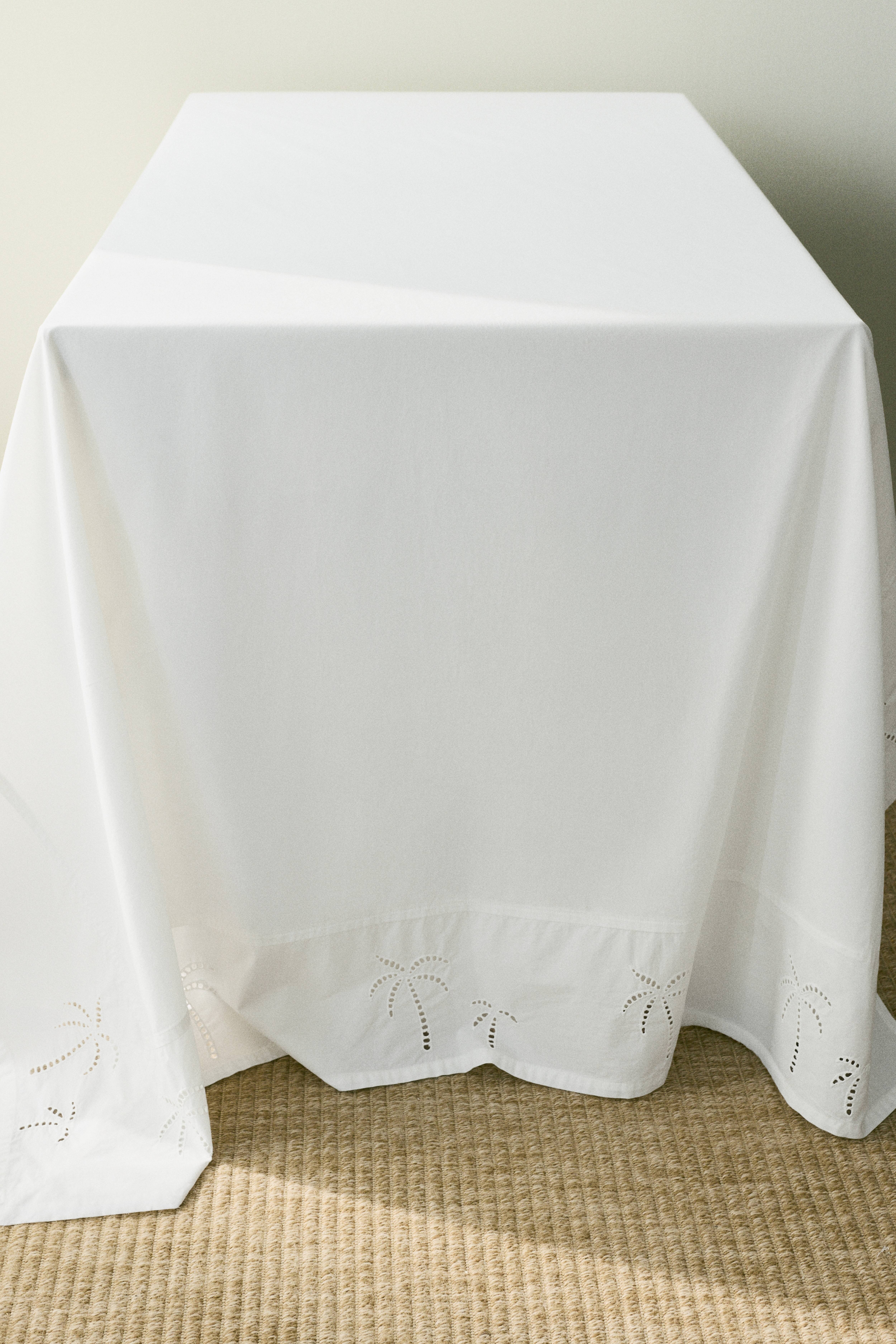 Tablecloth with Eyelet Embroidery
