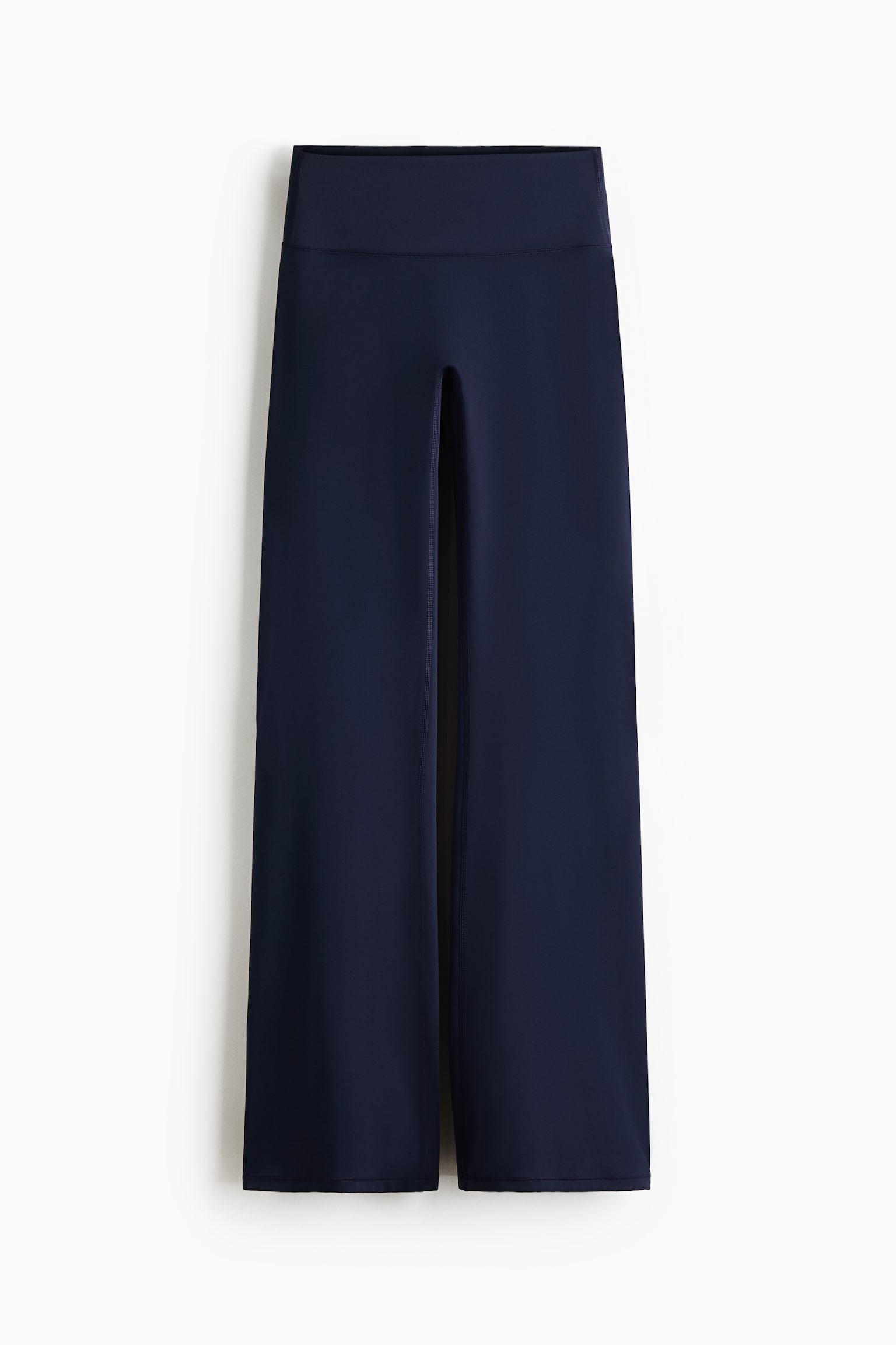 Quần legging thể thao ống loe SculptMove? có màu xanh navy đậm, được đặt phẳng từ góc nhìn phía trước, nổi bật với cạp cao bản rộng. Chúng được thiết kế với kiểu dáng ống loe rộng và đường may flatlock nổi bật chạy dọc bên trong ống quần. - 1