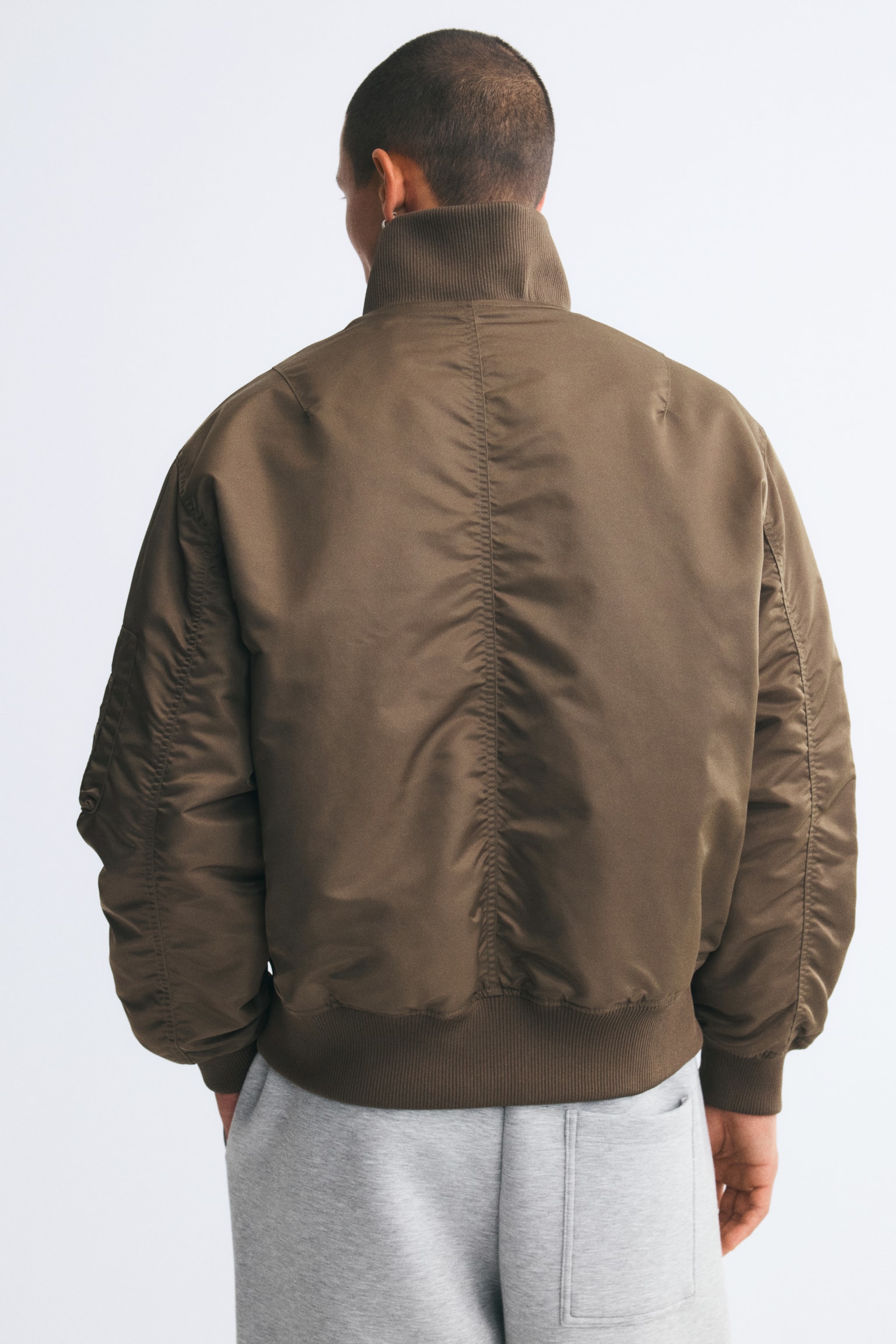 Мужская куртка H&M Padded Bomber, цвет: Тёмный серо-коричневый — фото 5