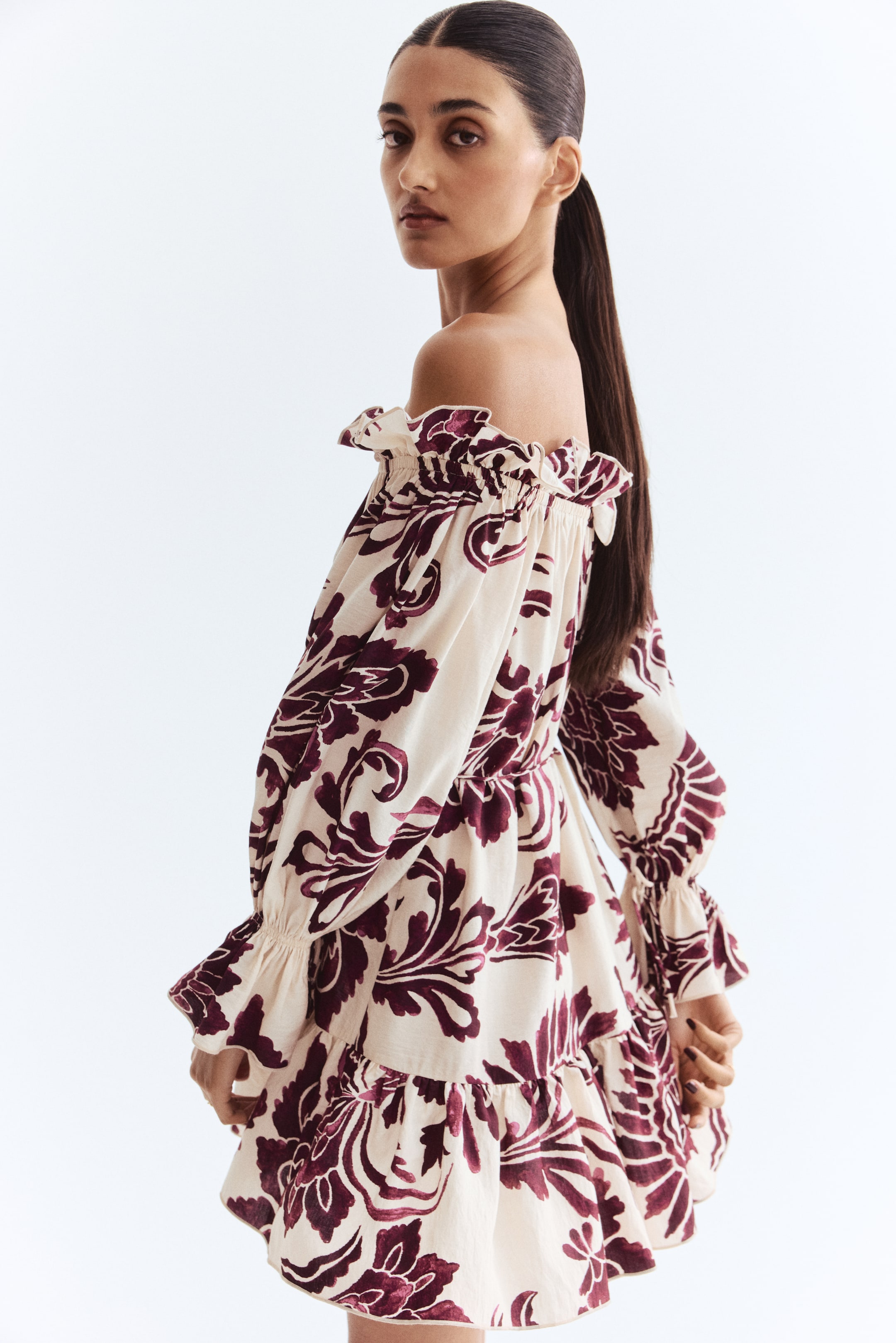 View larger image: Off-the-shoulder dress - Powder pink/Burgundy patterned - Ladies | H&M SG 2