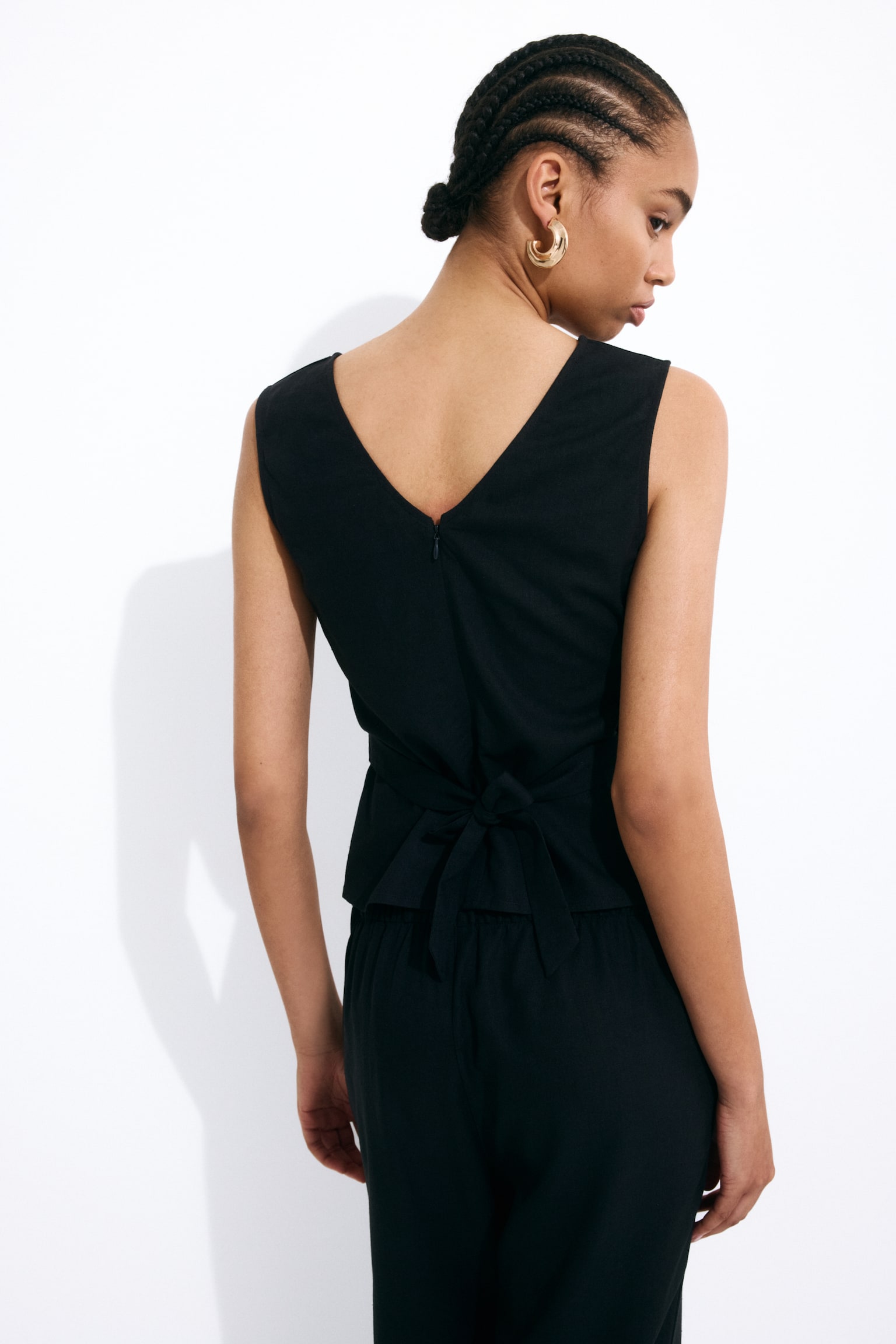 Женский топ H&M Linen-Blend Tie-Back Top, цвет: Чёрный — фото 5