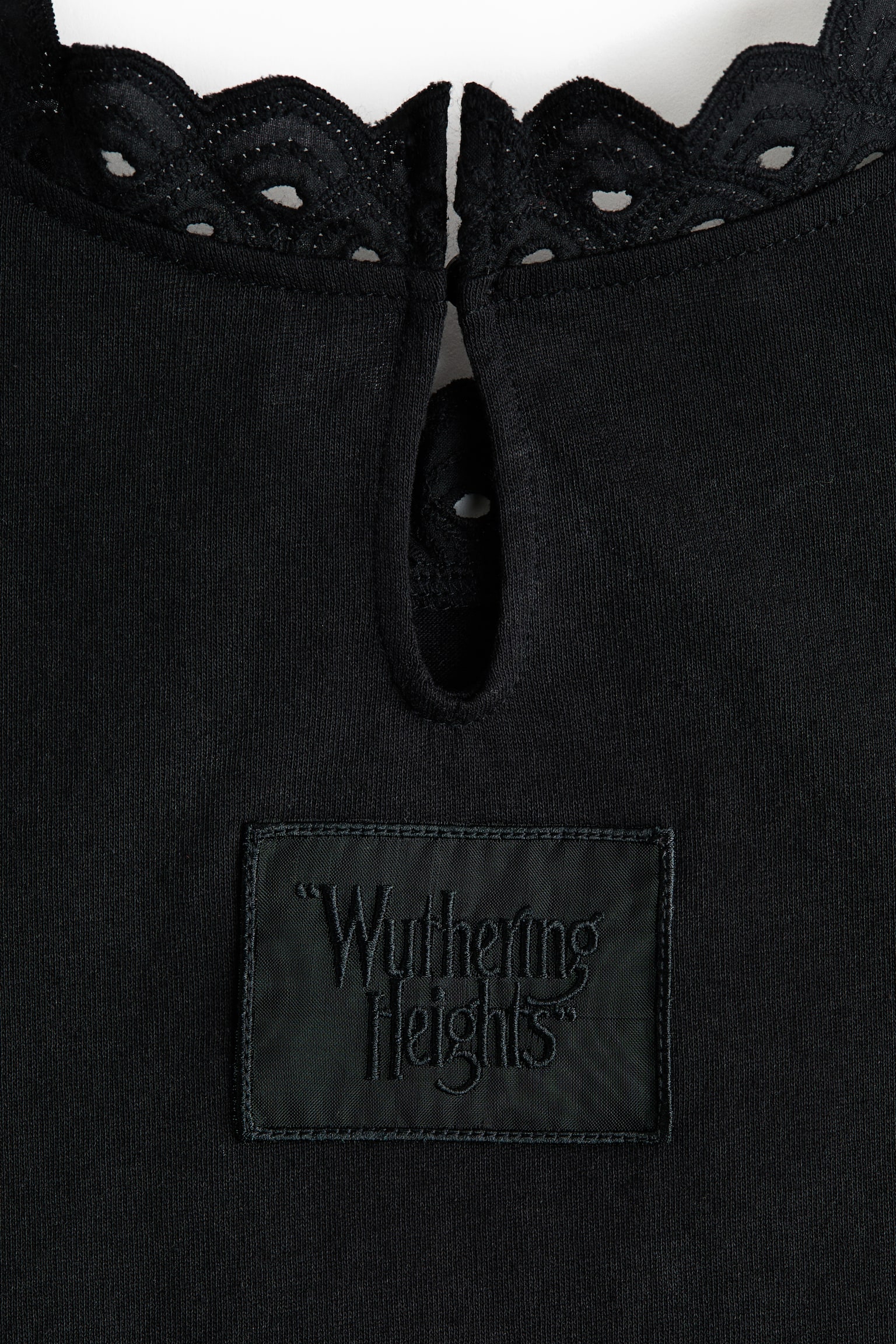 טישירט עם רקמה - שחור/Wuthering Heights - 5