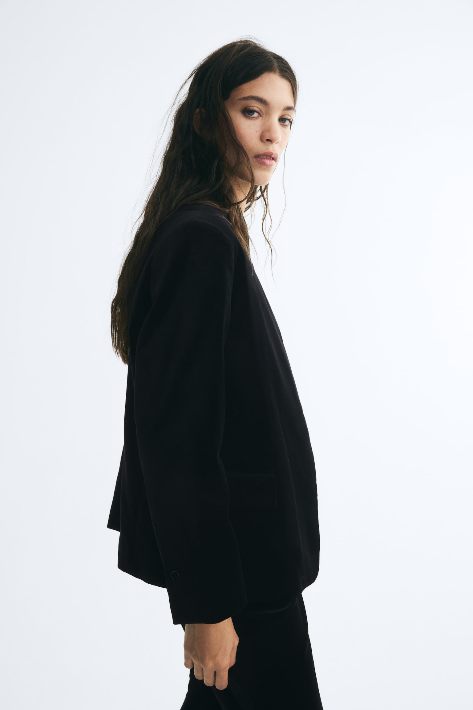 Женская куртка H&M Oversized Velvet, цвет: Чёрный — фото 5