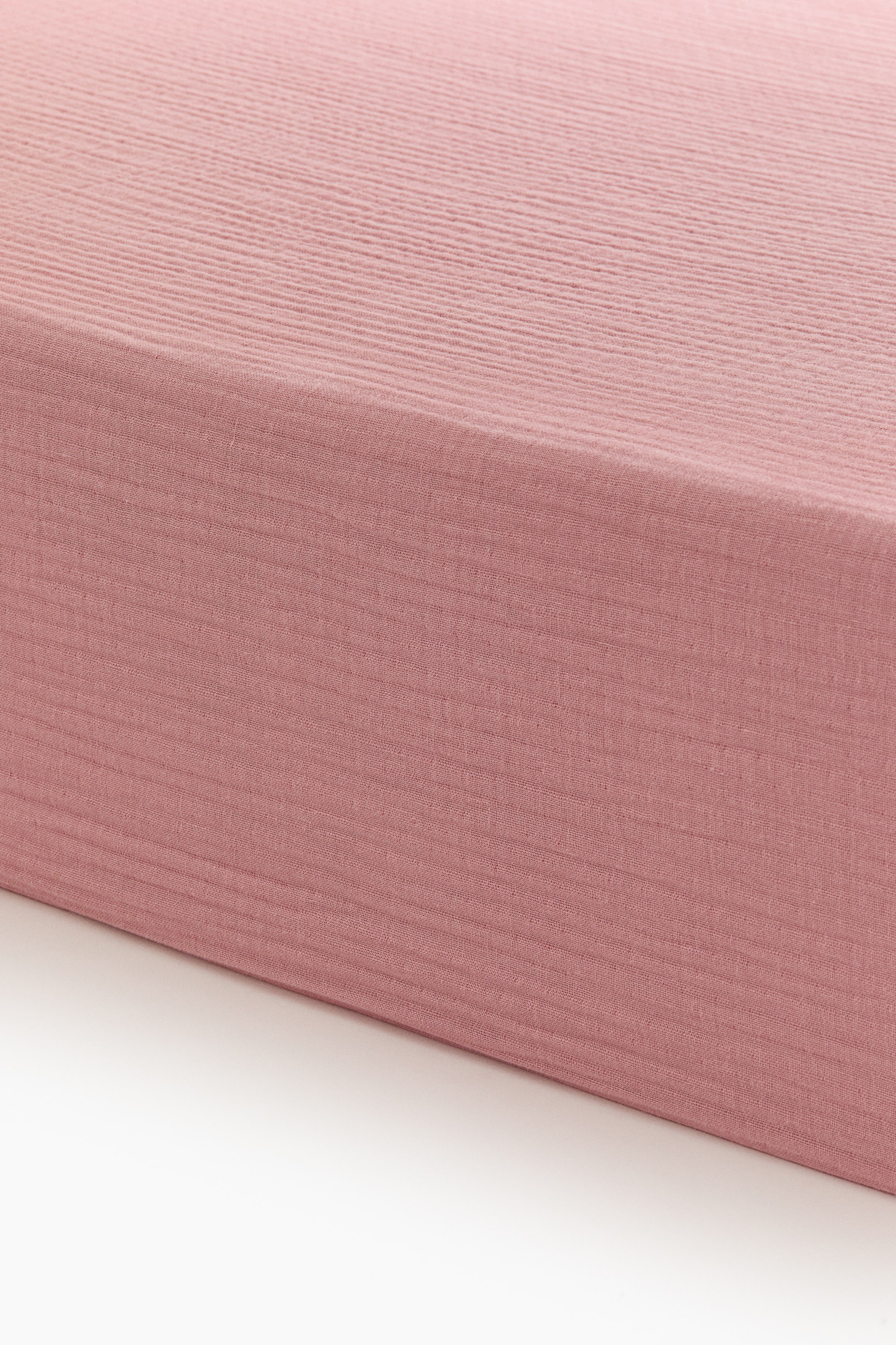 View larger image: Cot fitted sheet - Dusty pink - Home All | H&M US 2