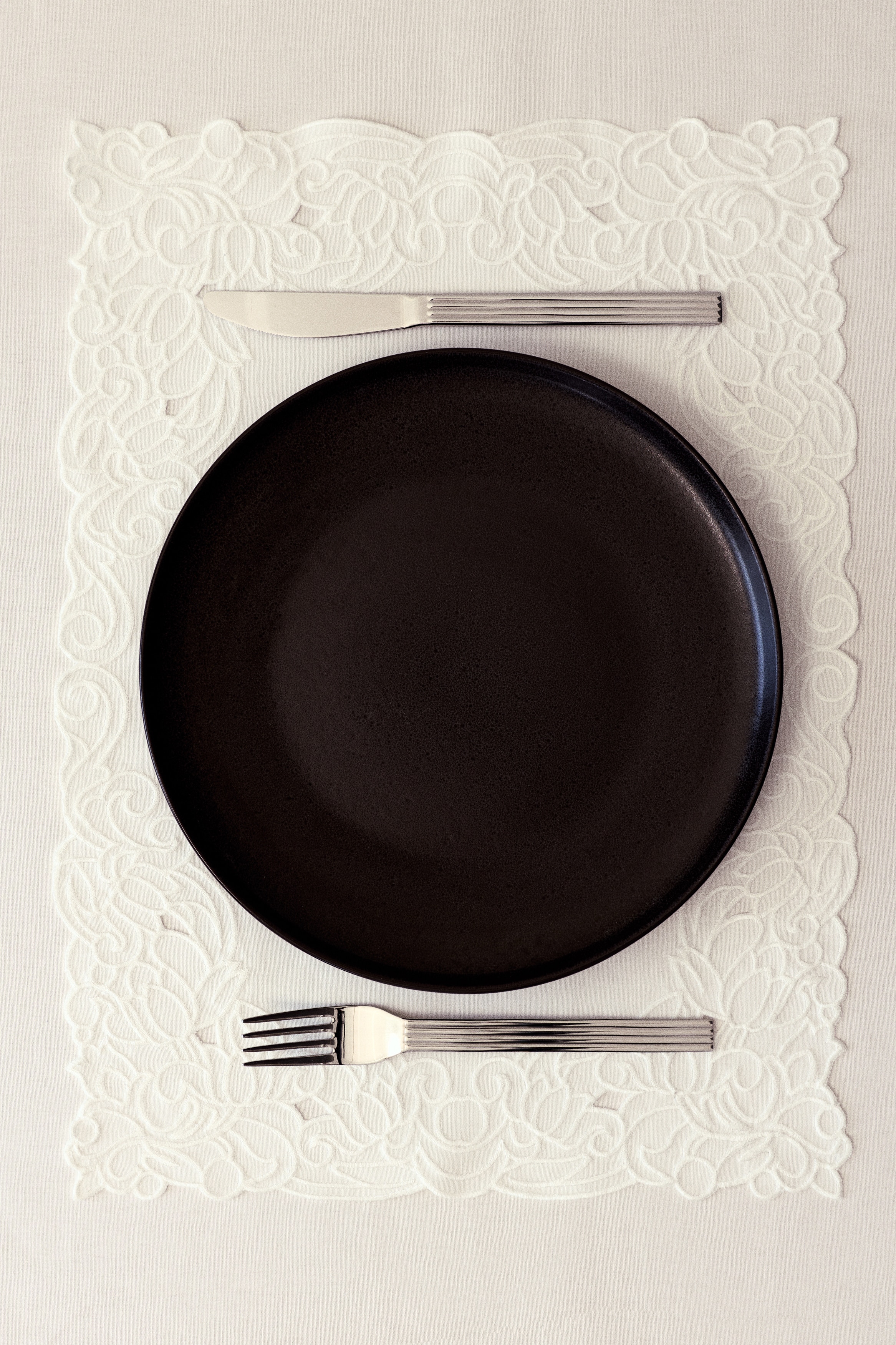2-Pack Embroidered-Detail Placemats - White