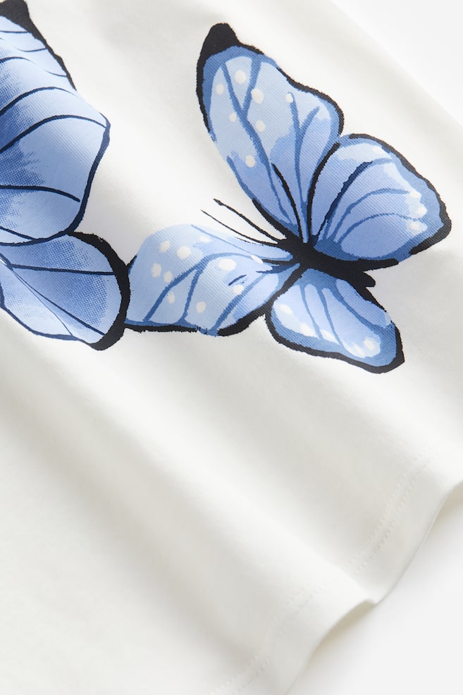 T-Shirt mit Druck - Weiß/Schmetterlinge/Flieder/Einhörner/Dunkelgrau/Geblümt/Weiß/Kirschen/Hellrosa/Blumen - 2