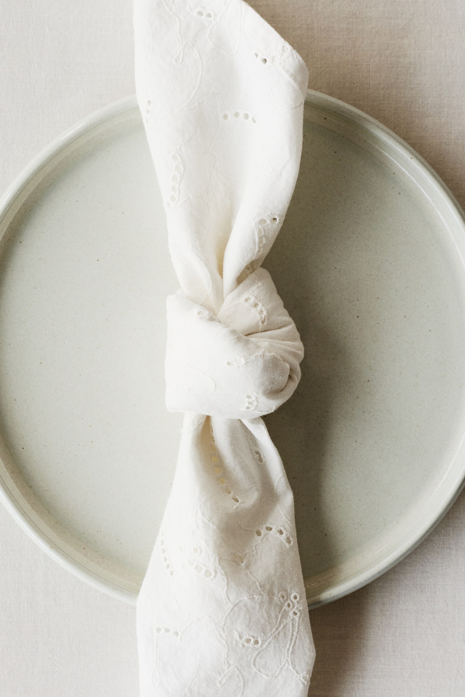 מארז 2 מפיות עם תחרה שוויצרית - לבן - 2