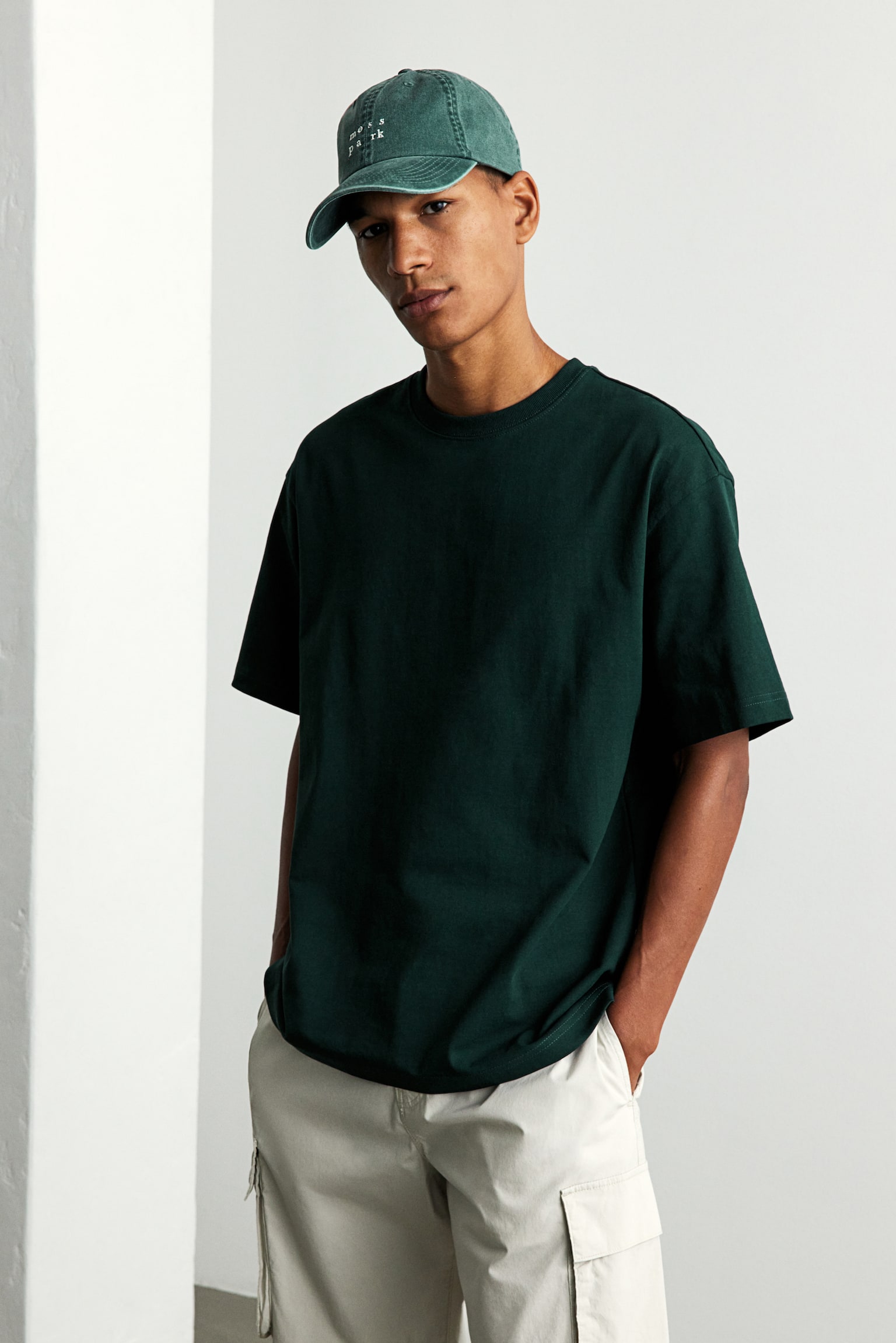 Loose Fit T-shirt - Dark green/White/Black/Red/Dark grey/Navy blue/Light beige/Khaki green/Brown/Green/Light blue/Beige/Blue - 1