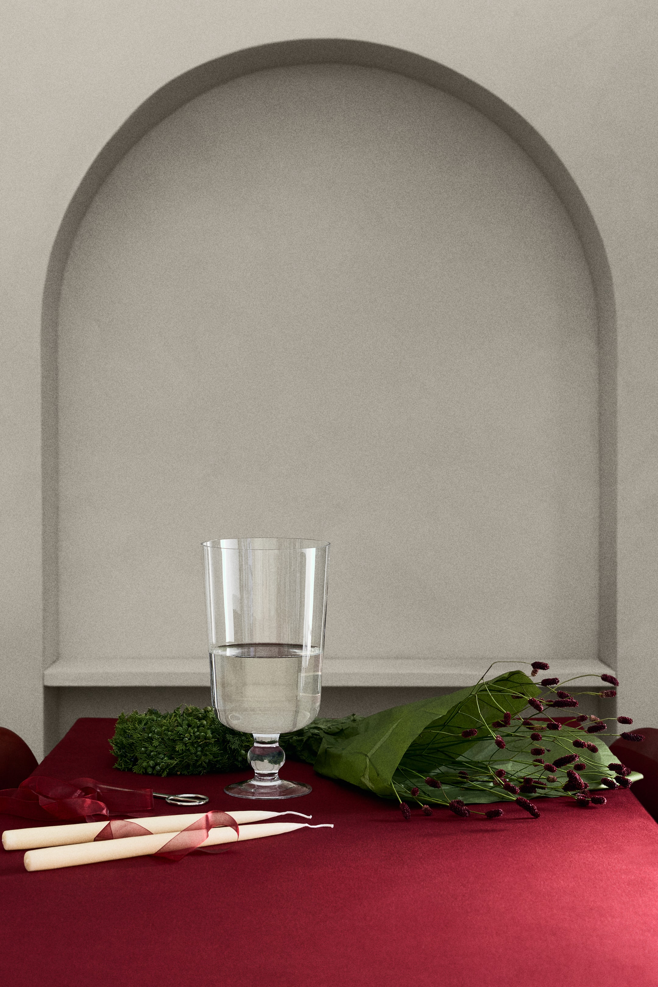 Ingrandisci l'immagine: Grande vaso in vetro con piede - Trasparente - HOME | H&M CH 1