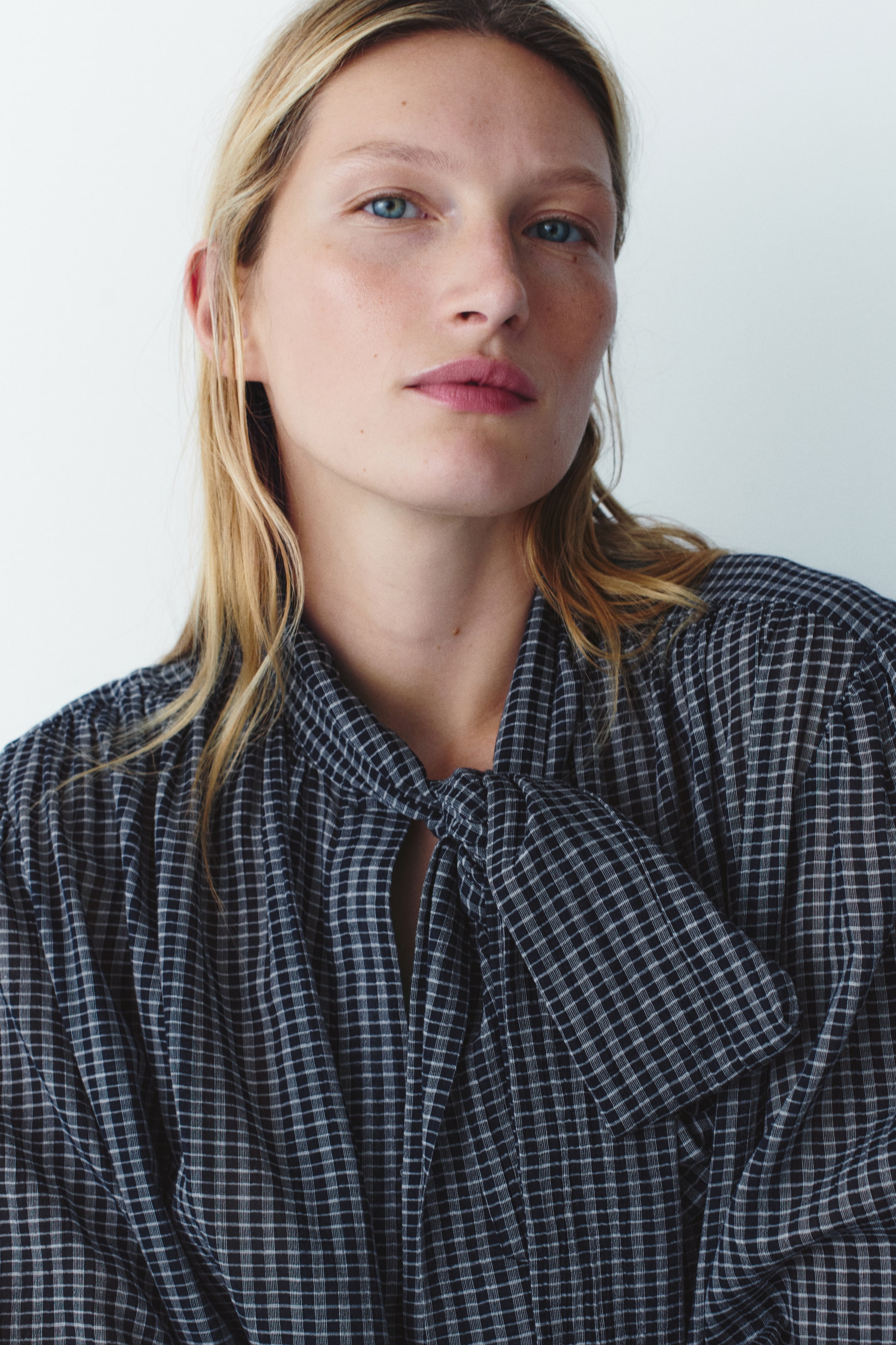 Blouse à col lavallière