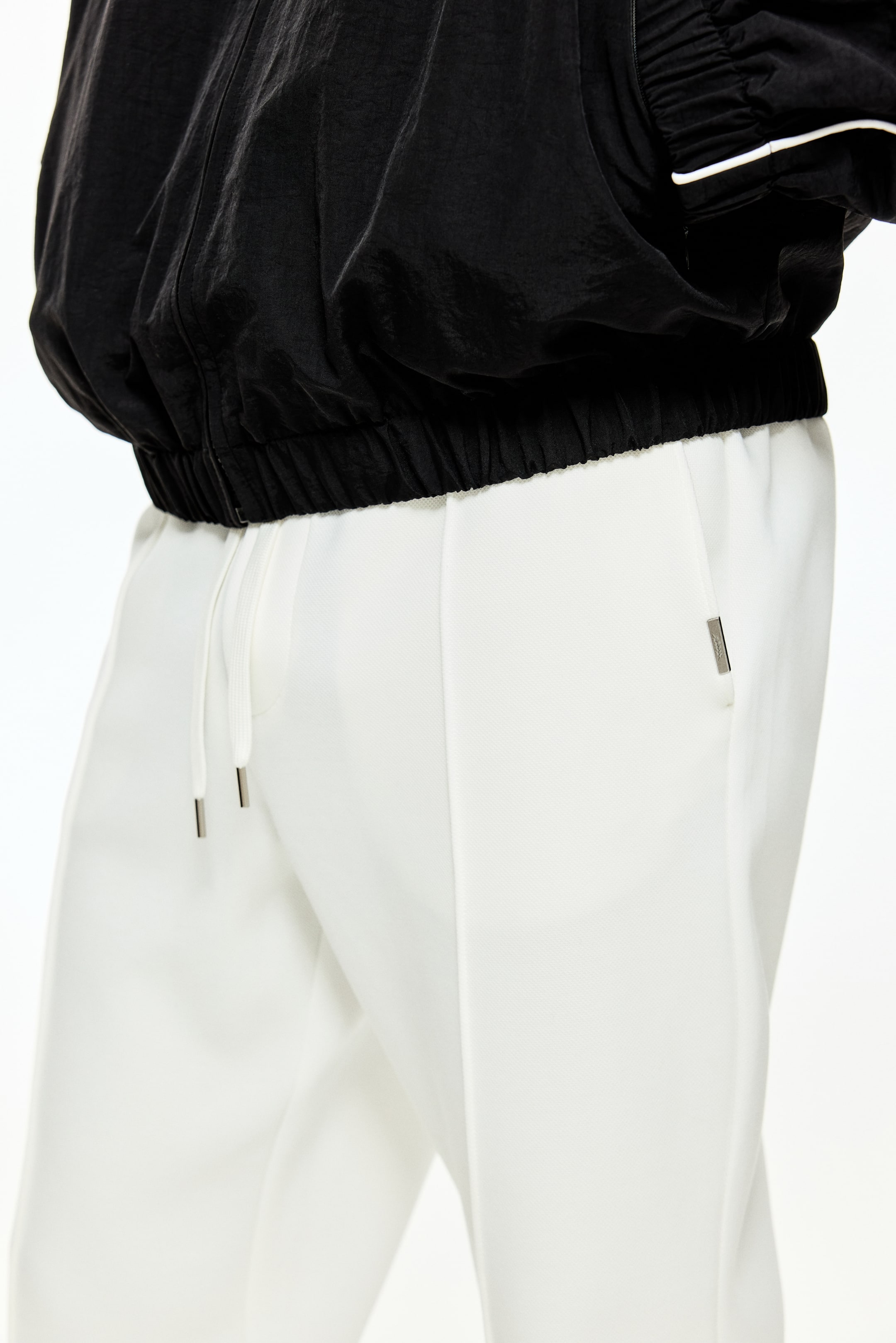 Xem ảnh lớn hơn: Quần jogger kiểu may đo Regular Fit - Màu trắng - Men | H&M VN 4