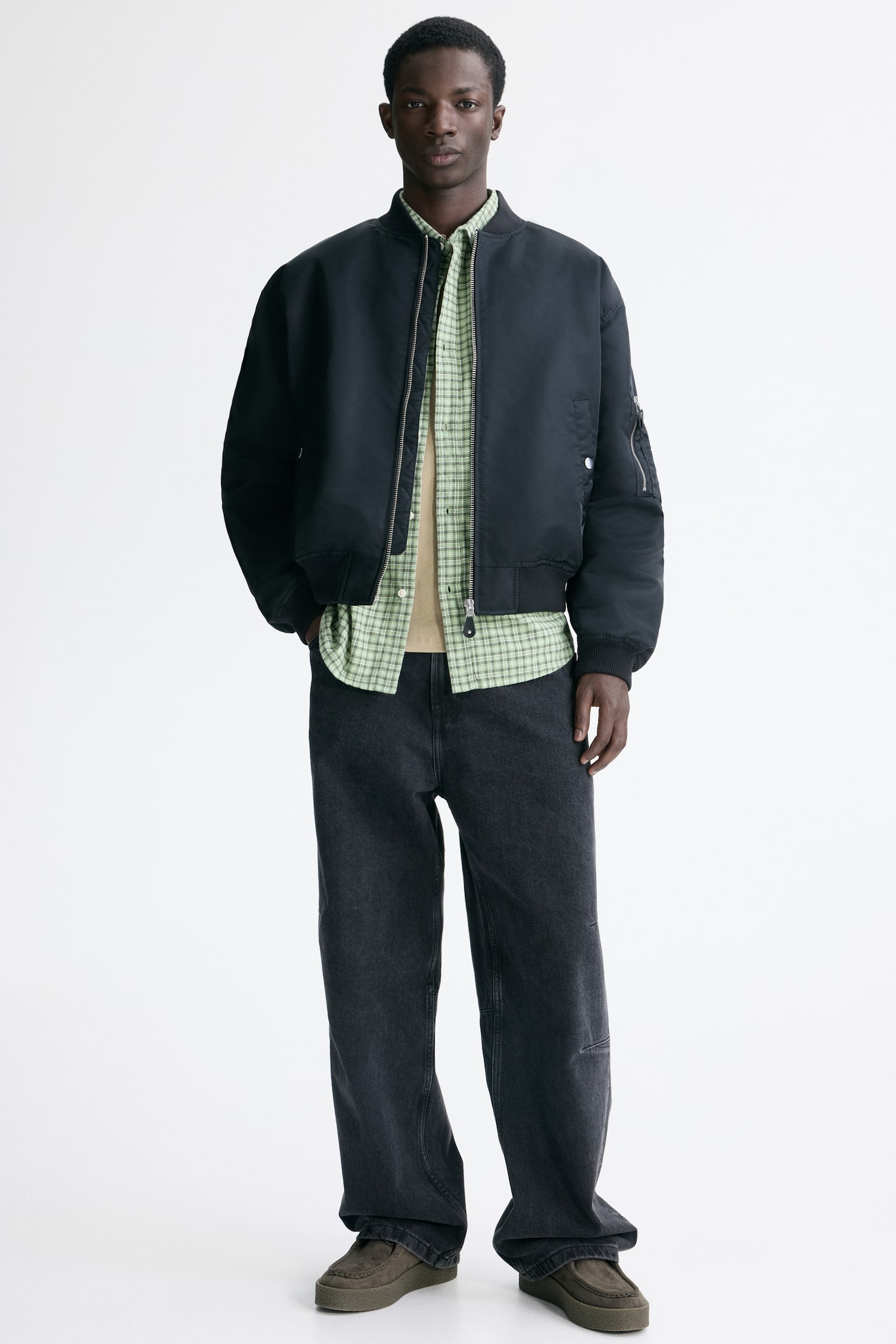 Мужская куртка H&M Padded Nylon Bomber, цвет: Чёрный — фото 2