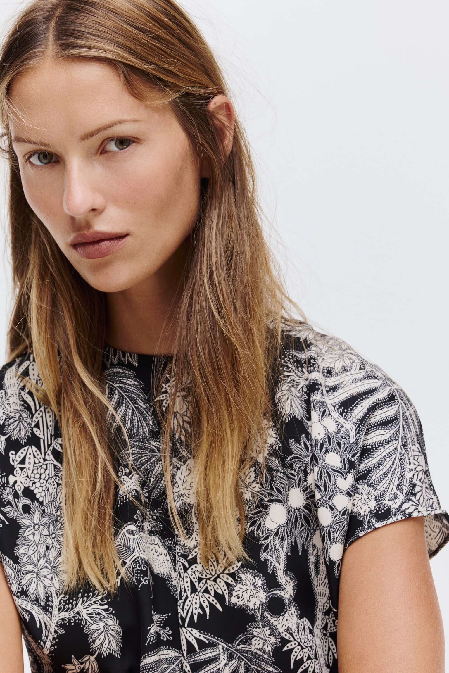 Vestido de satín con mangas japonesas - Negro/Diseño - 6