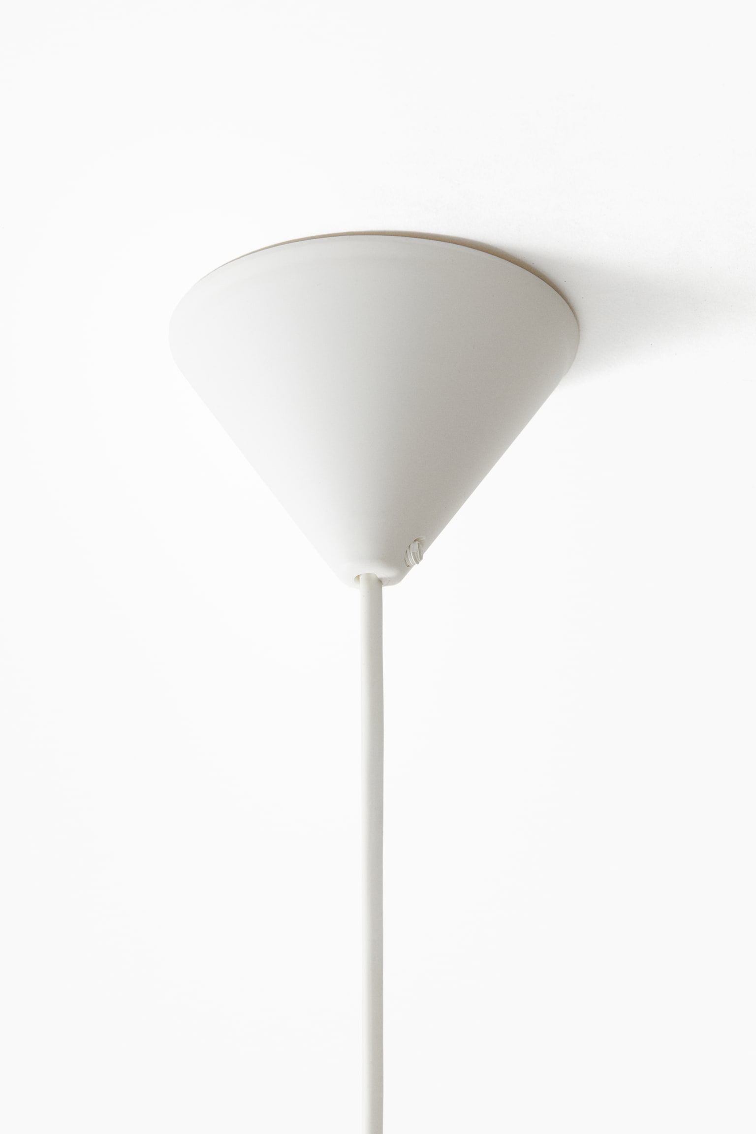 Petal-like pendant light - White - 3