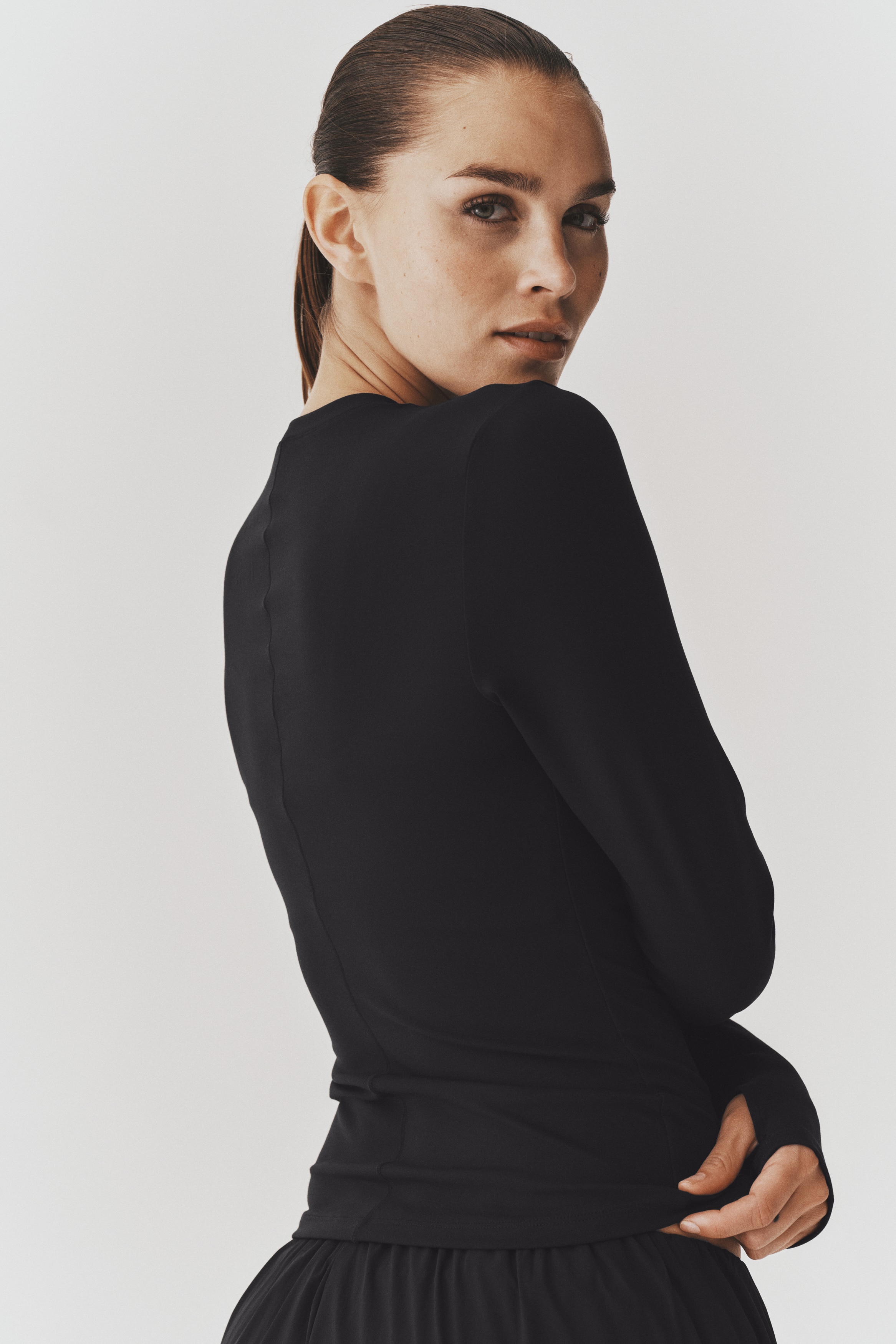 Áo thể thao tay dài Slim Fit vải SoftMove™ - Màu đen/Màu trắng