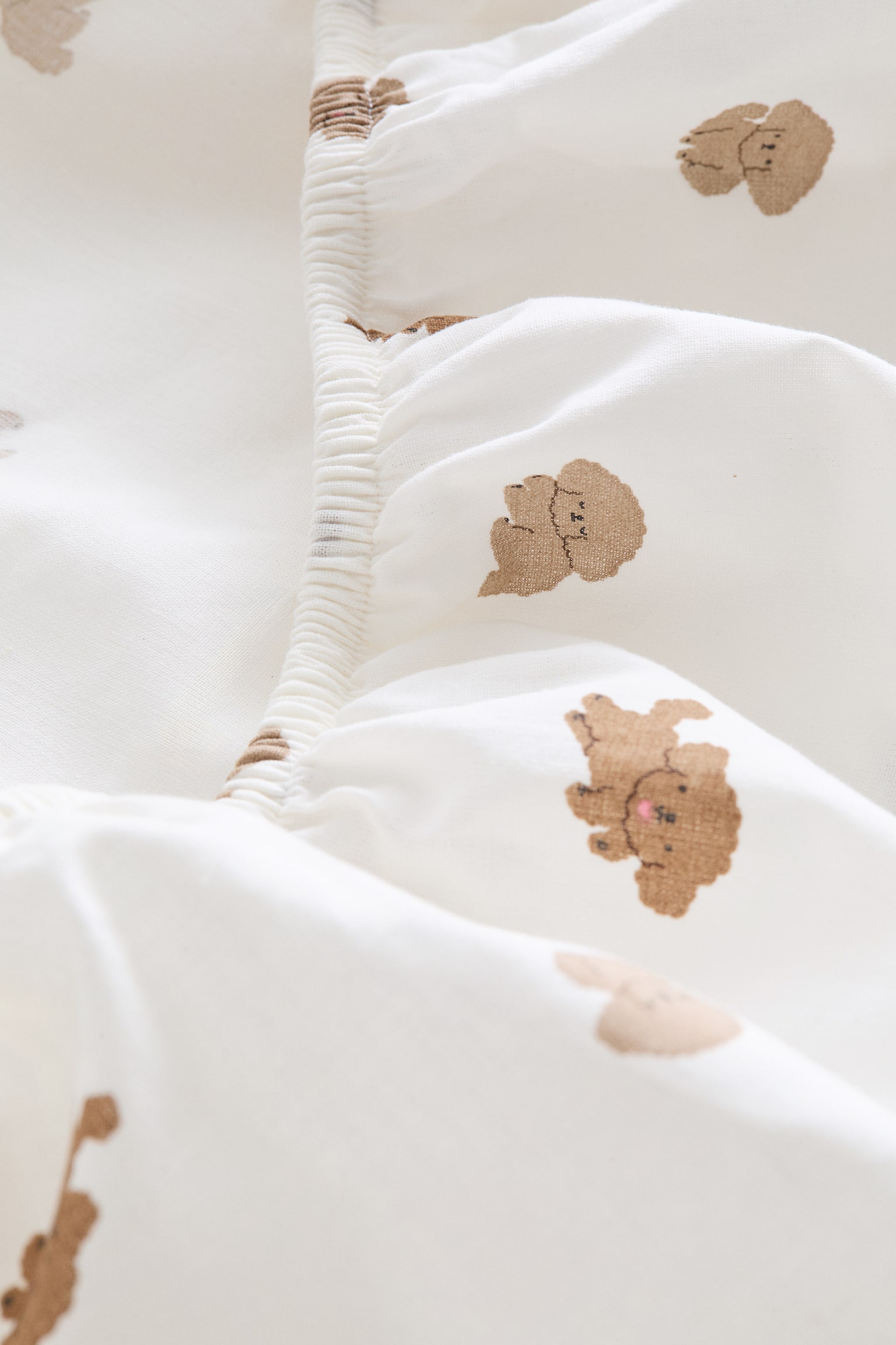 Cot fitted sheet - White/Puppies/Black/Bows/Beige/Floral/White/Clover/White/Stars - 5
