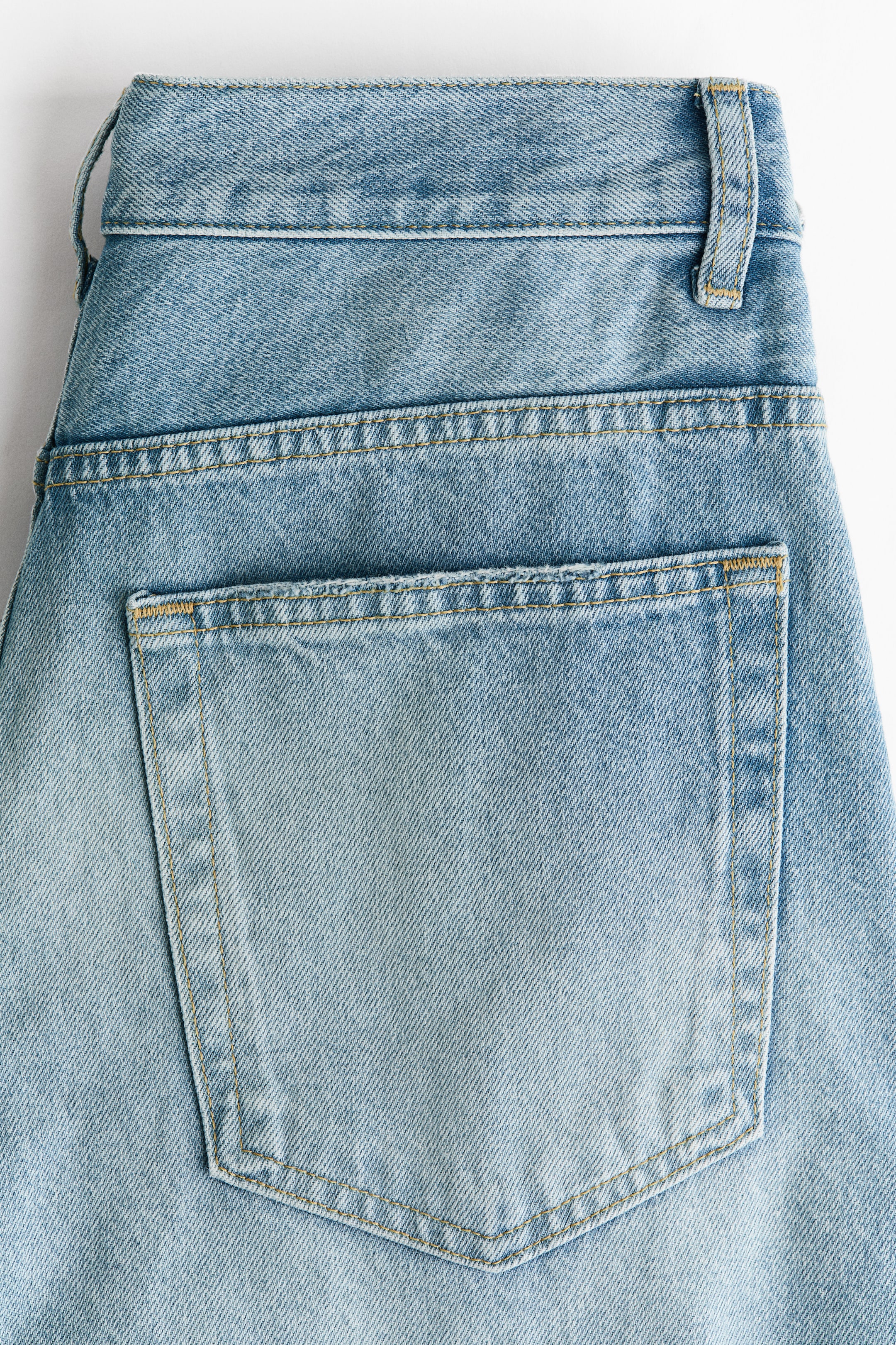 Barrel-Leg High-Waist Jeans