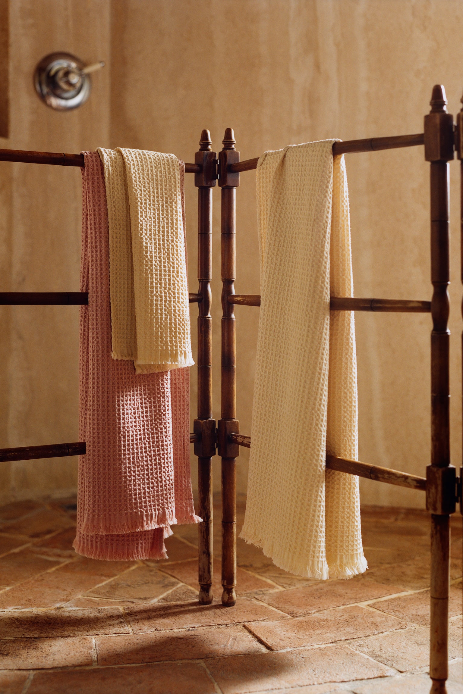 Waffled hand towel - Light yellow/Dark beige/White/Powder pink - 4