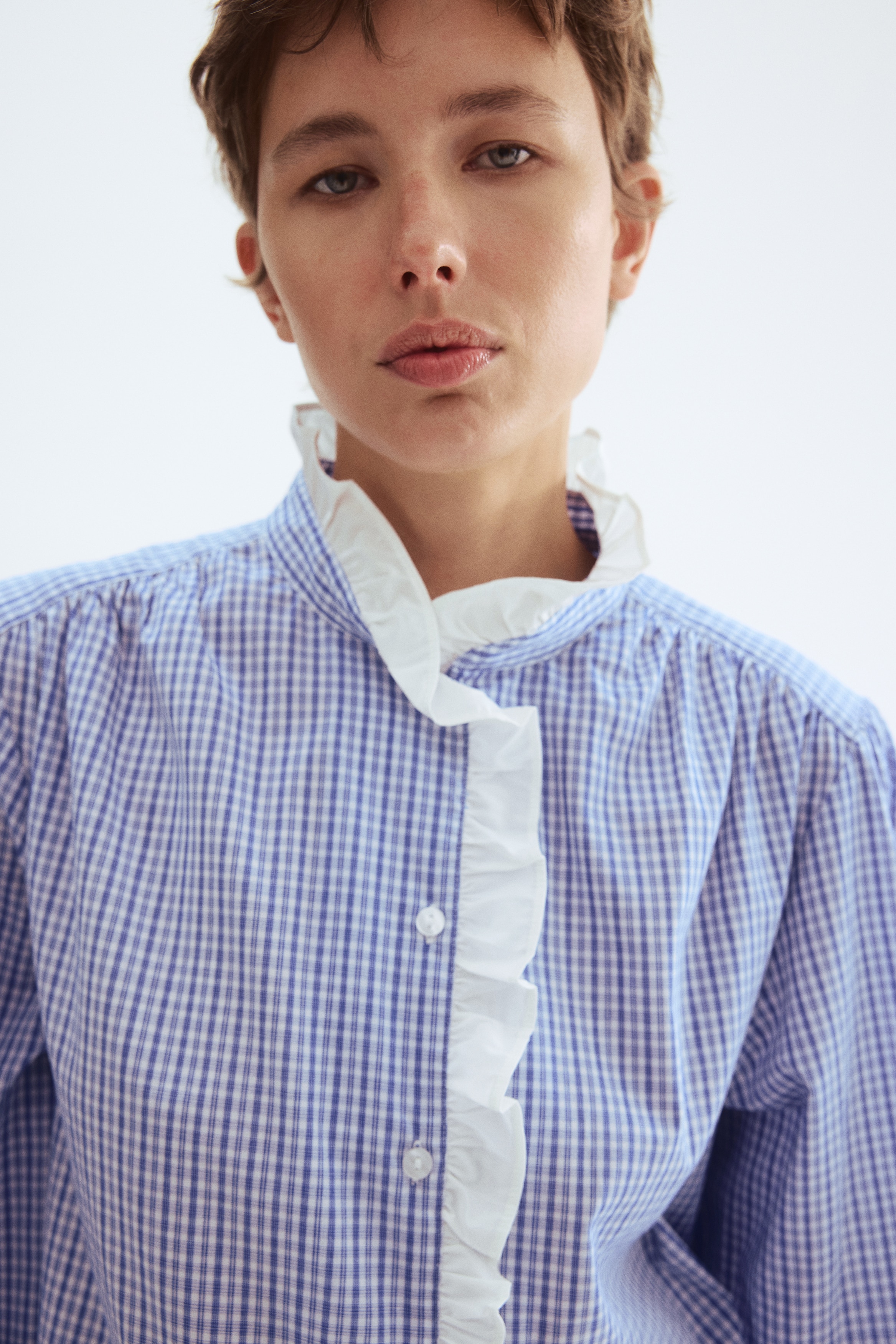 Dames - Blauw/geruit Popeline blouse met volant - Size: S  - H&M