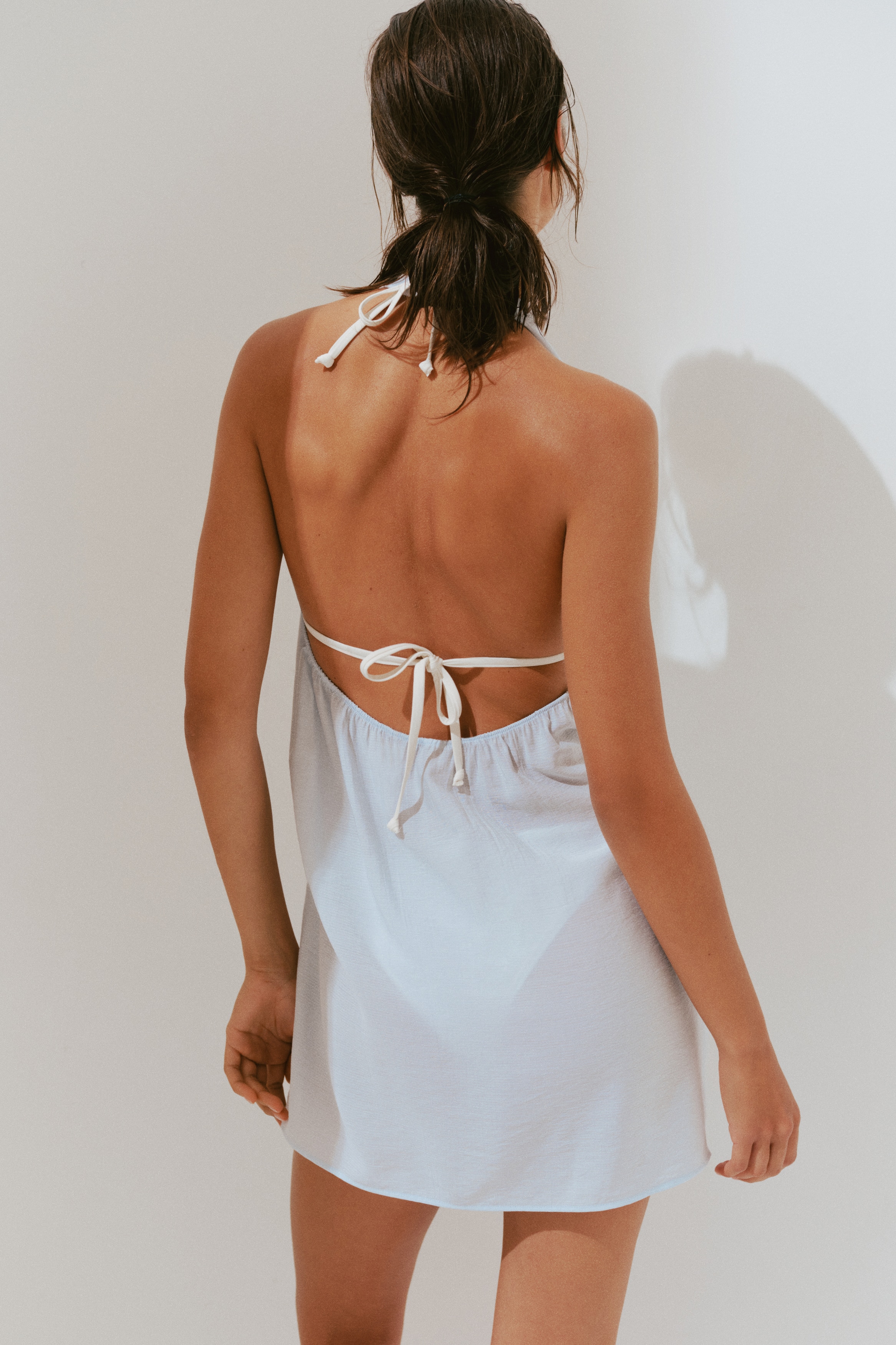 h&m denim dress backless H&M Spring Collection Denim Dress Review