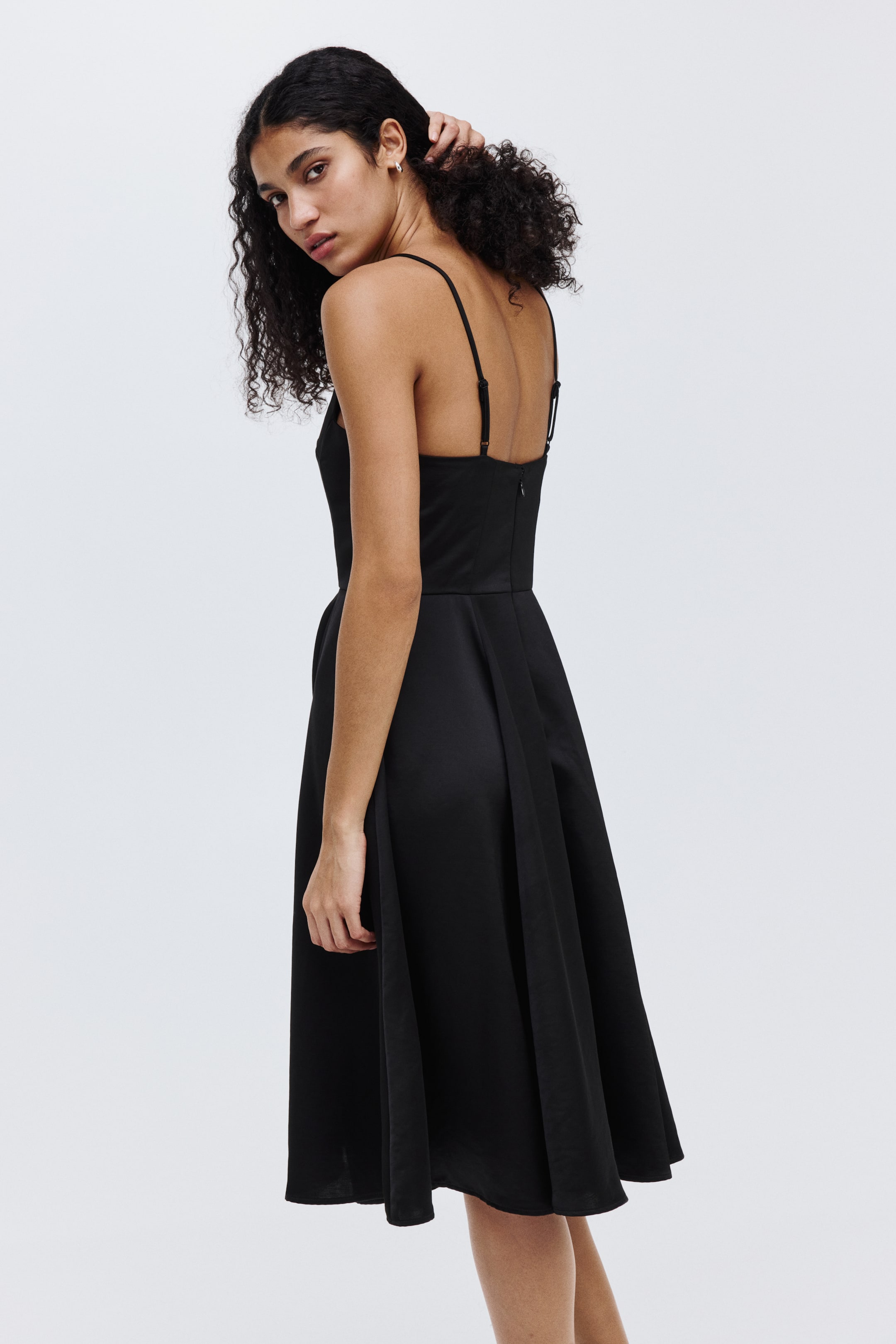 Ver imagen más grande: Vestido de tirantes con escote en V - Negro | H&M ES 5