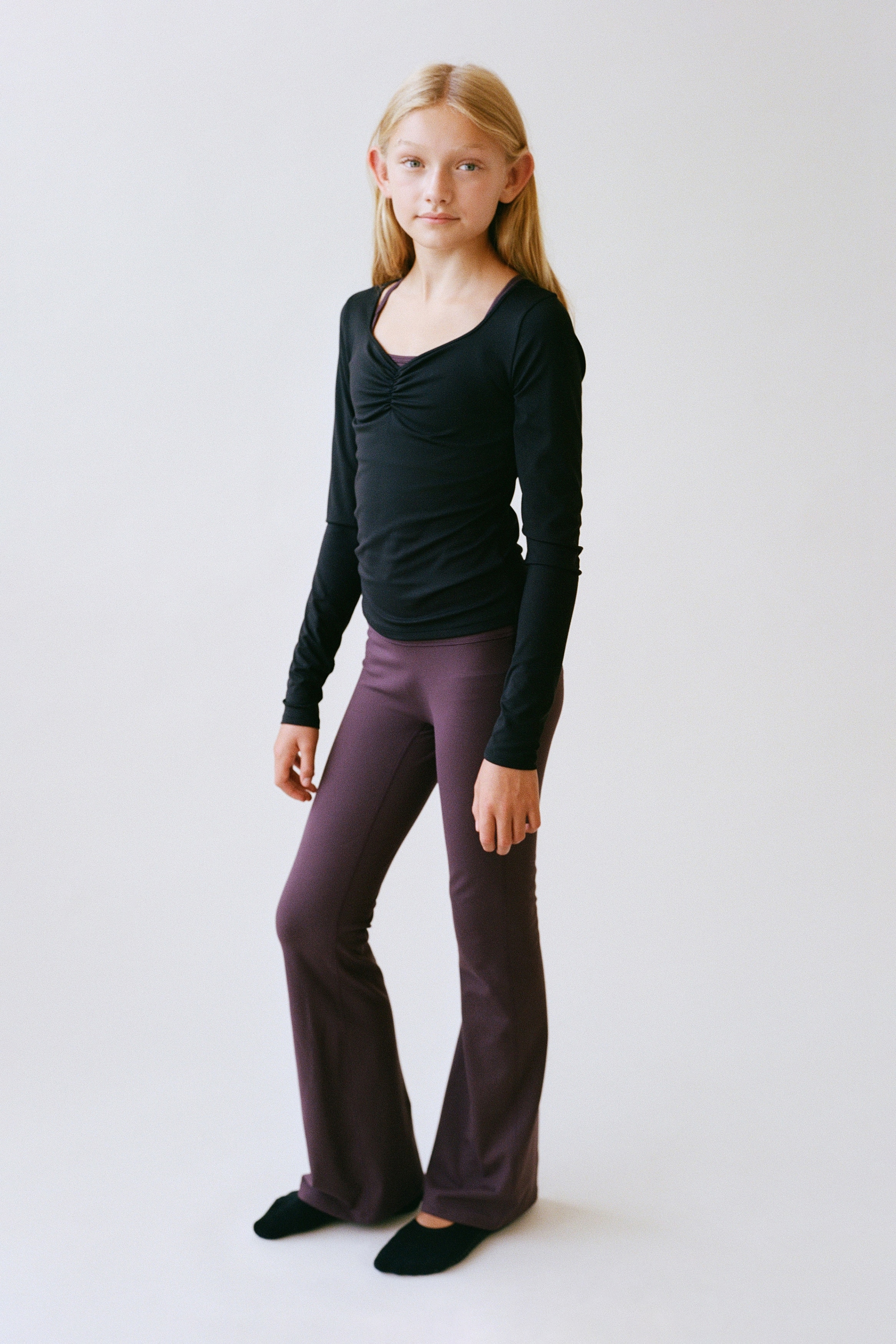 Flared Yoga leggings with SoftMove™ - Aubergine purple/Dark brown/Black/Light pink