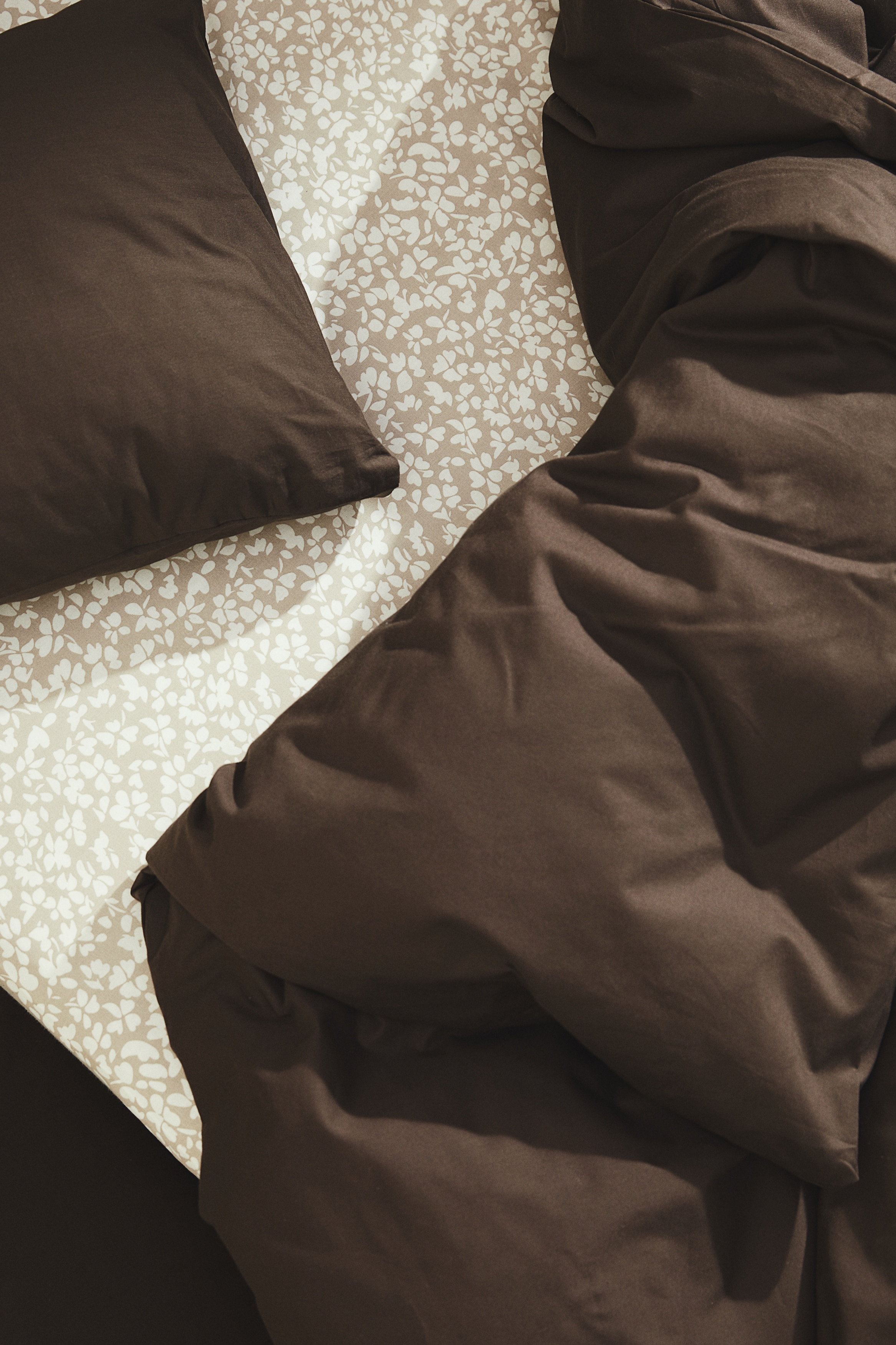 Простыня из хлопка H-M KingQueen в обтяжку 7990₽